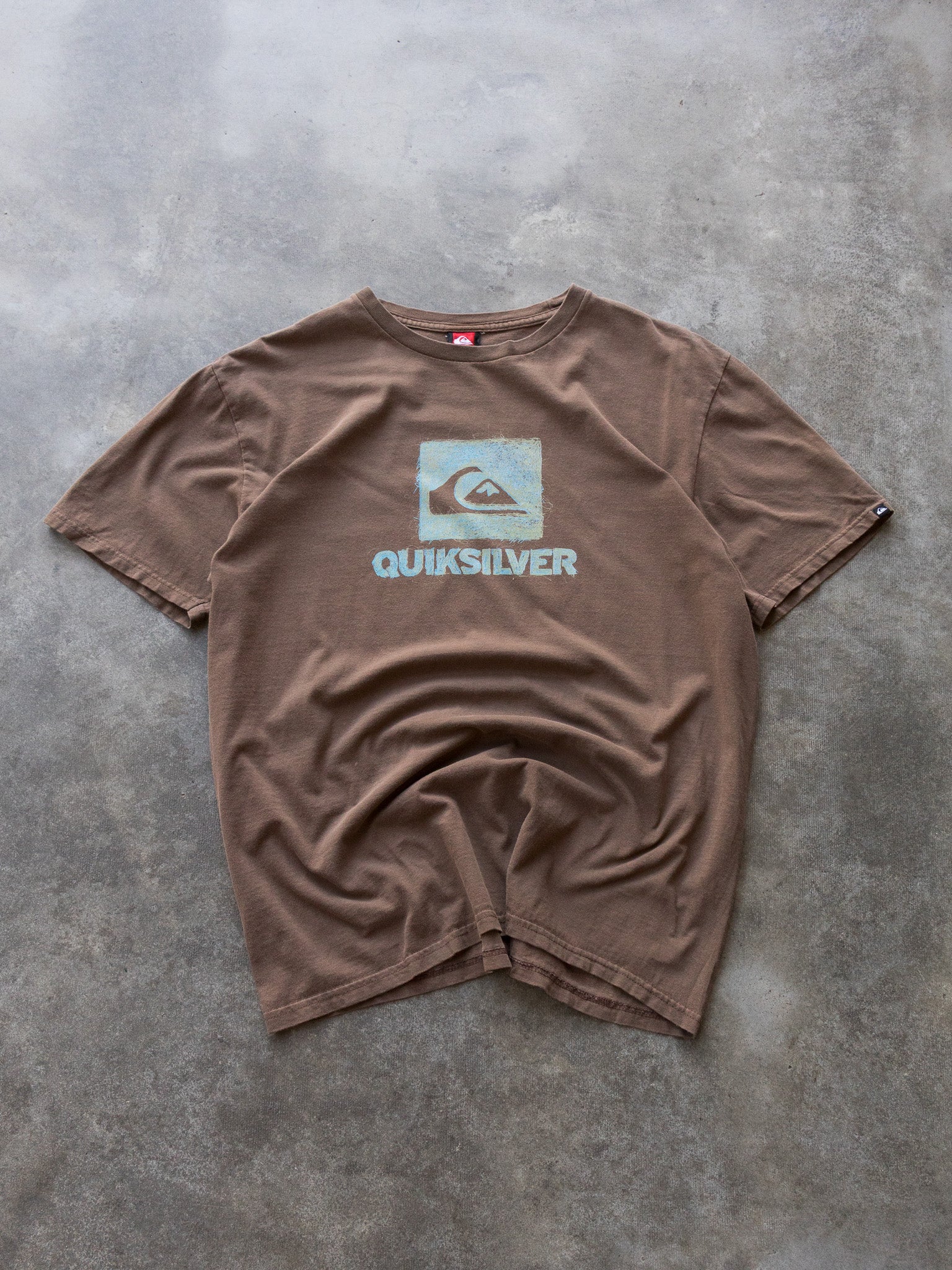 Vintage 00s Brown Quiksilver Graphic Tee (XL)