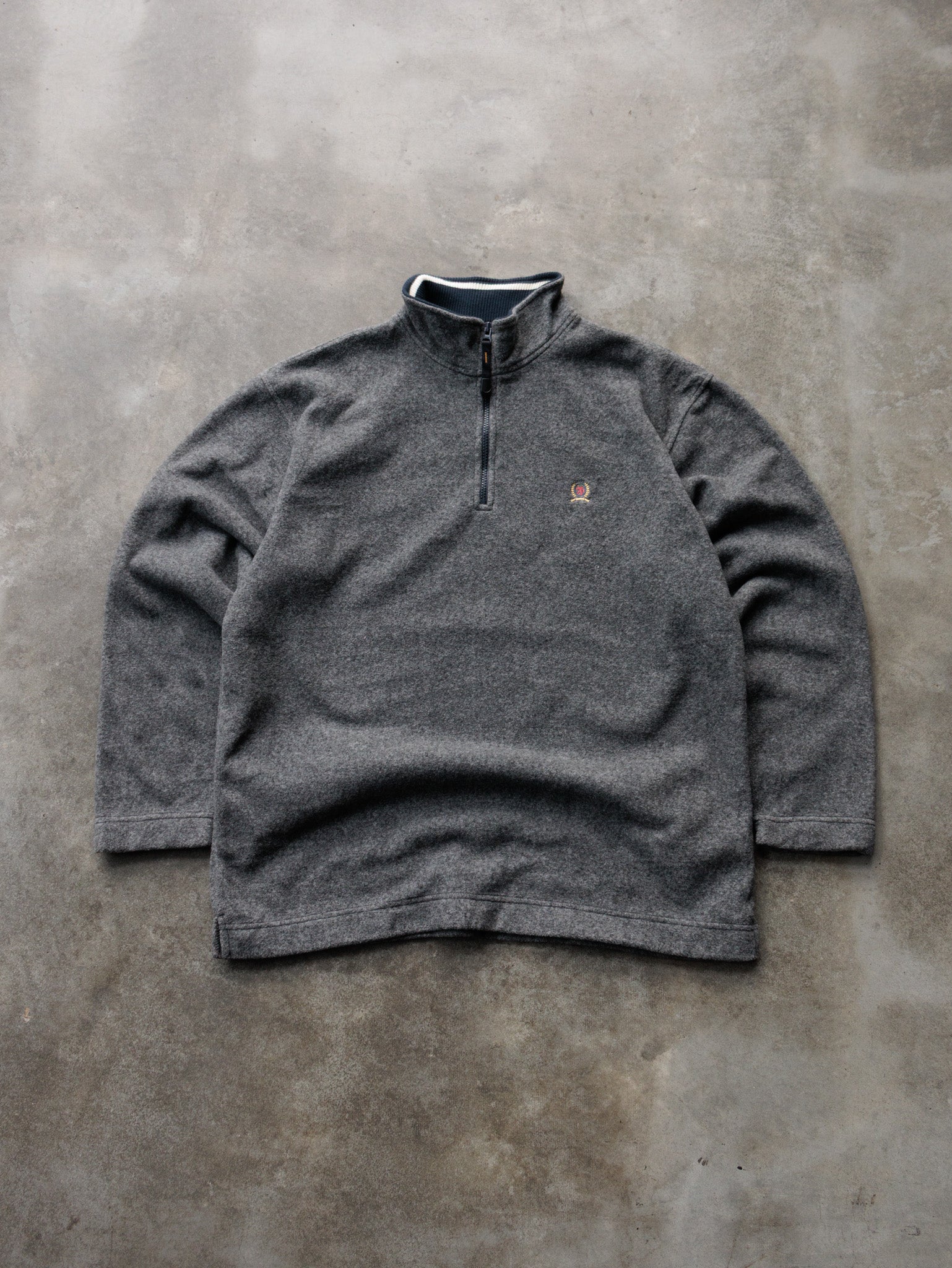 Vintage 00s Grey Tommy Hilfiger Fleece Sweatshirt (L)