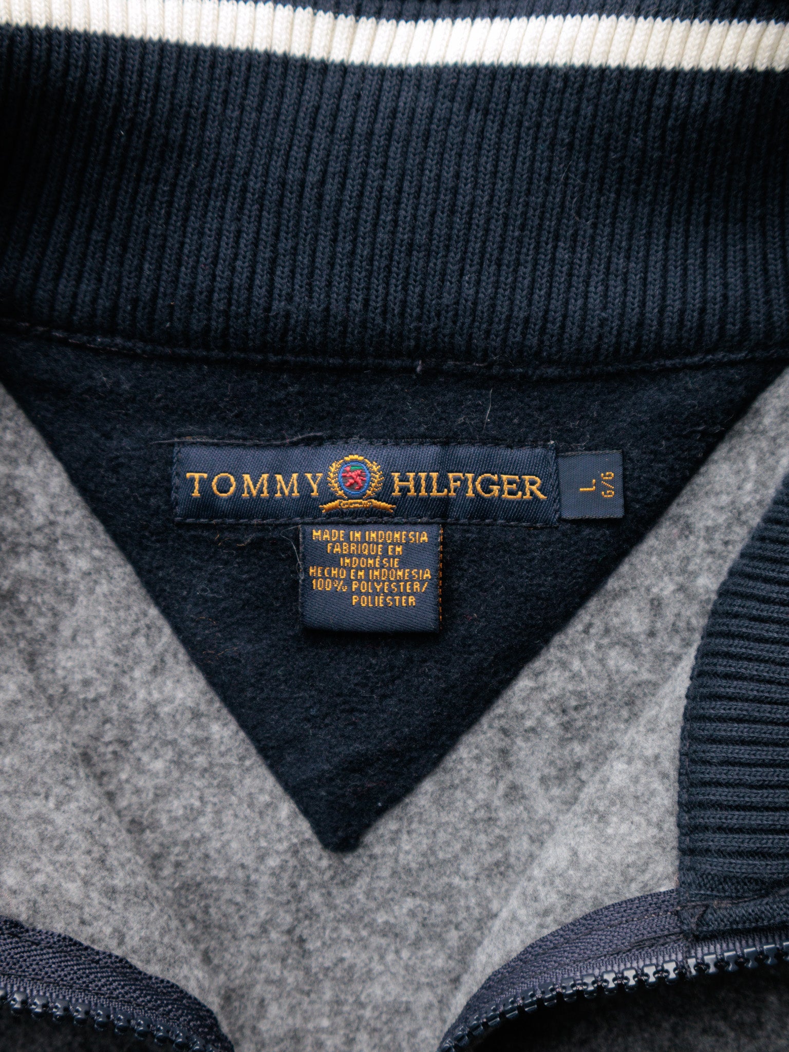 Vintage 00s Grey Tommy Hilfiger Fleece Sweatshirt (L)