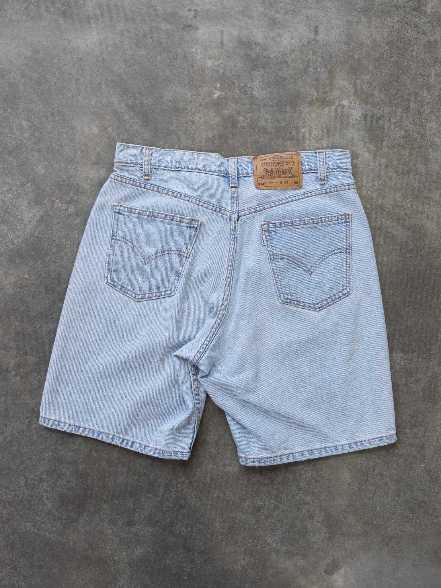 Vintage Light Wash Levi’s 550 Denim Jorts (W33)