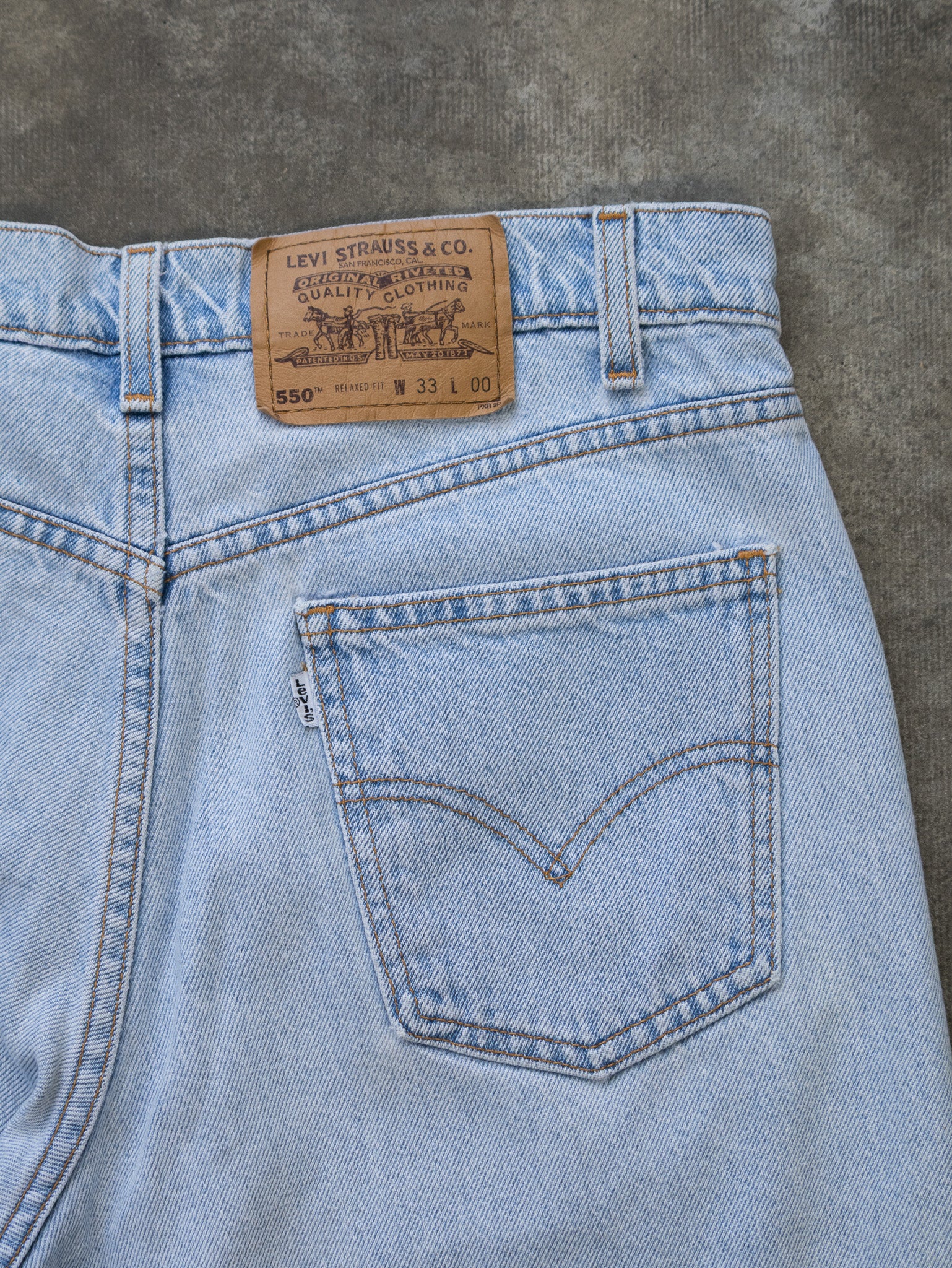 Vintage Light Wash Levi’s 550 Denim Jorts (W33)