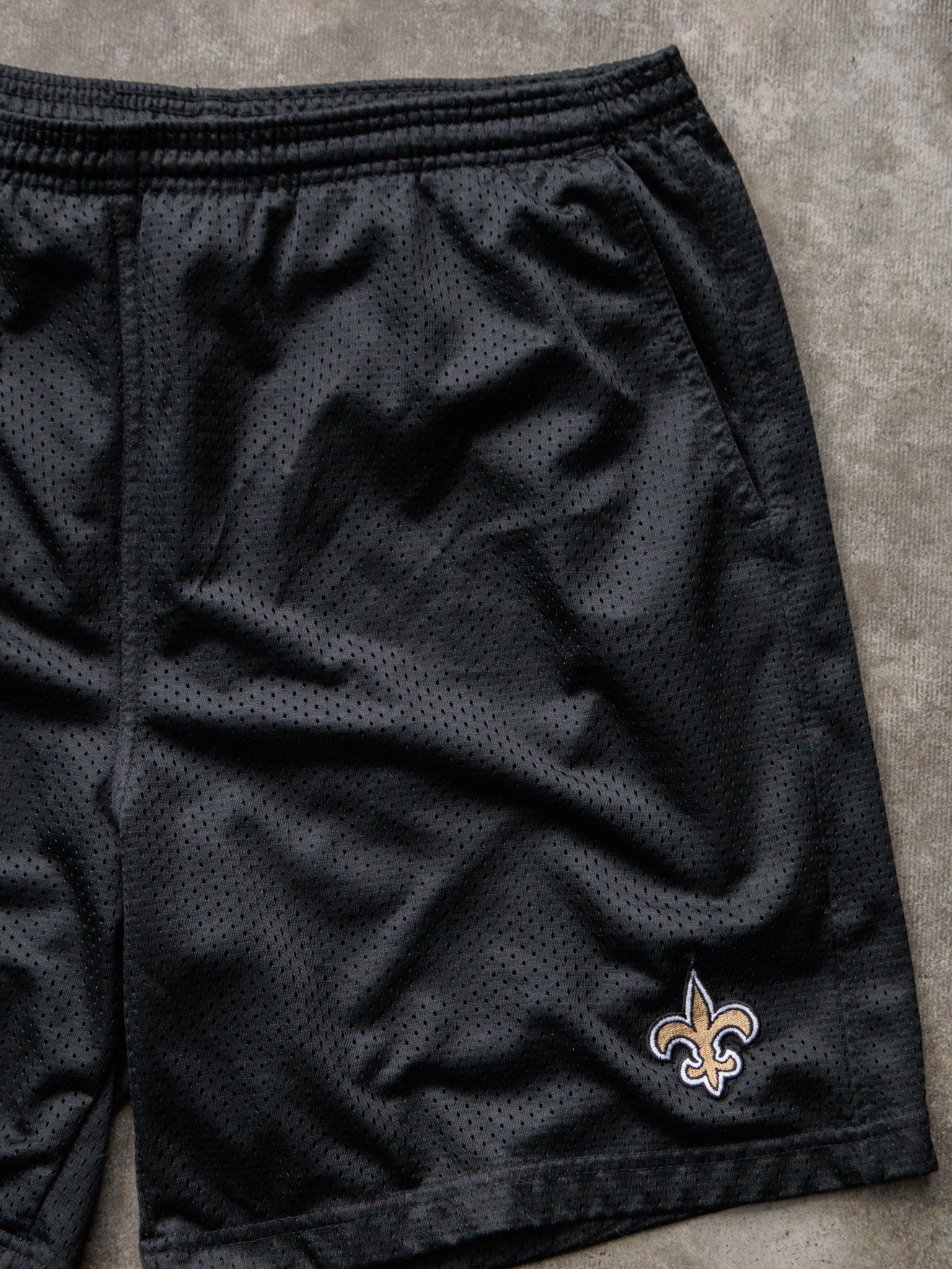 Vintage 00s Black Reebok New Orleans Saints Mesh Shorts (L)