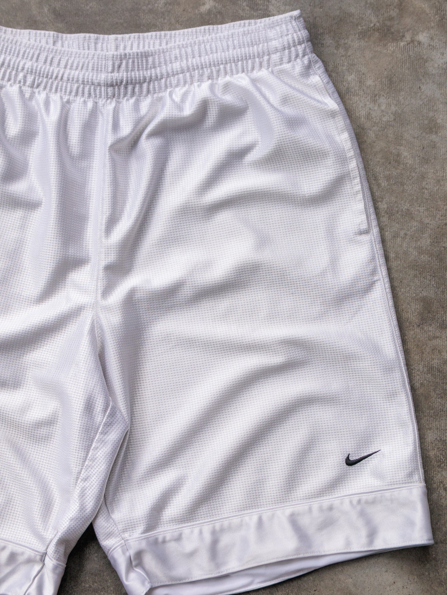 Vintage 00s White Nike Shorts (M)