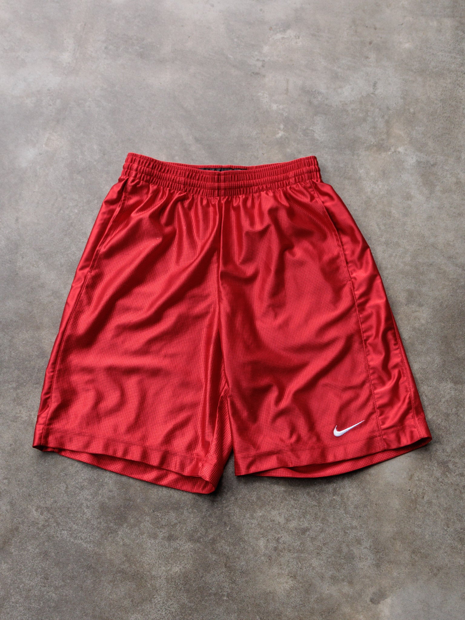 Vintage 00s Red Nike Basketball Shorts (M)