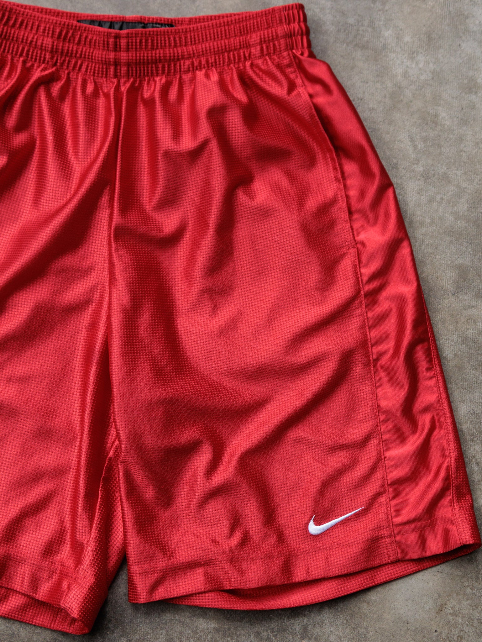 Vintage 00s Red Nike Basketball Shorts (M)