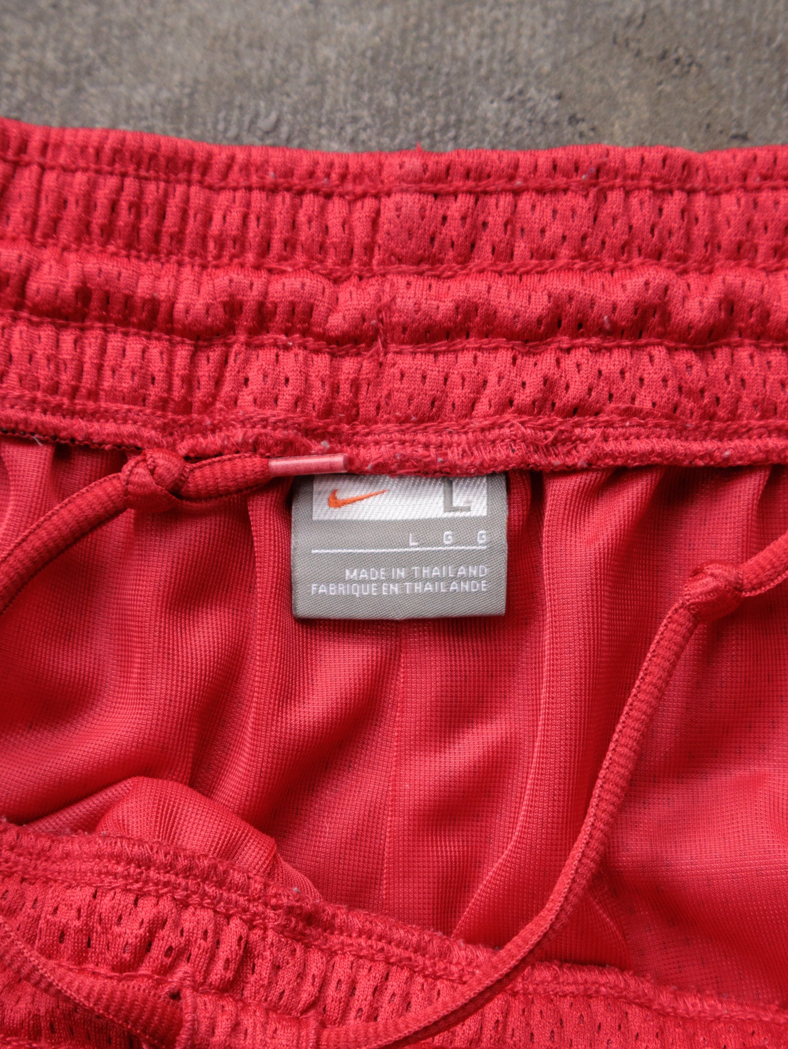 Vintage 00s Red Nike Mesh Shorts (L)