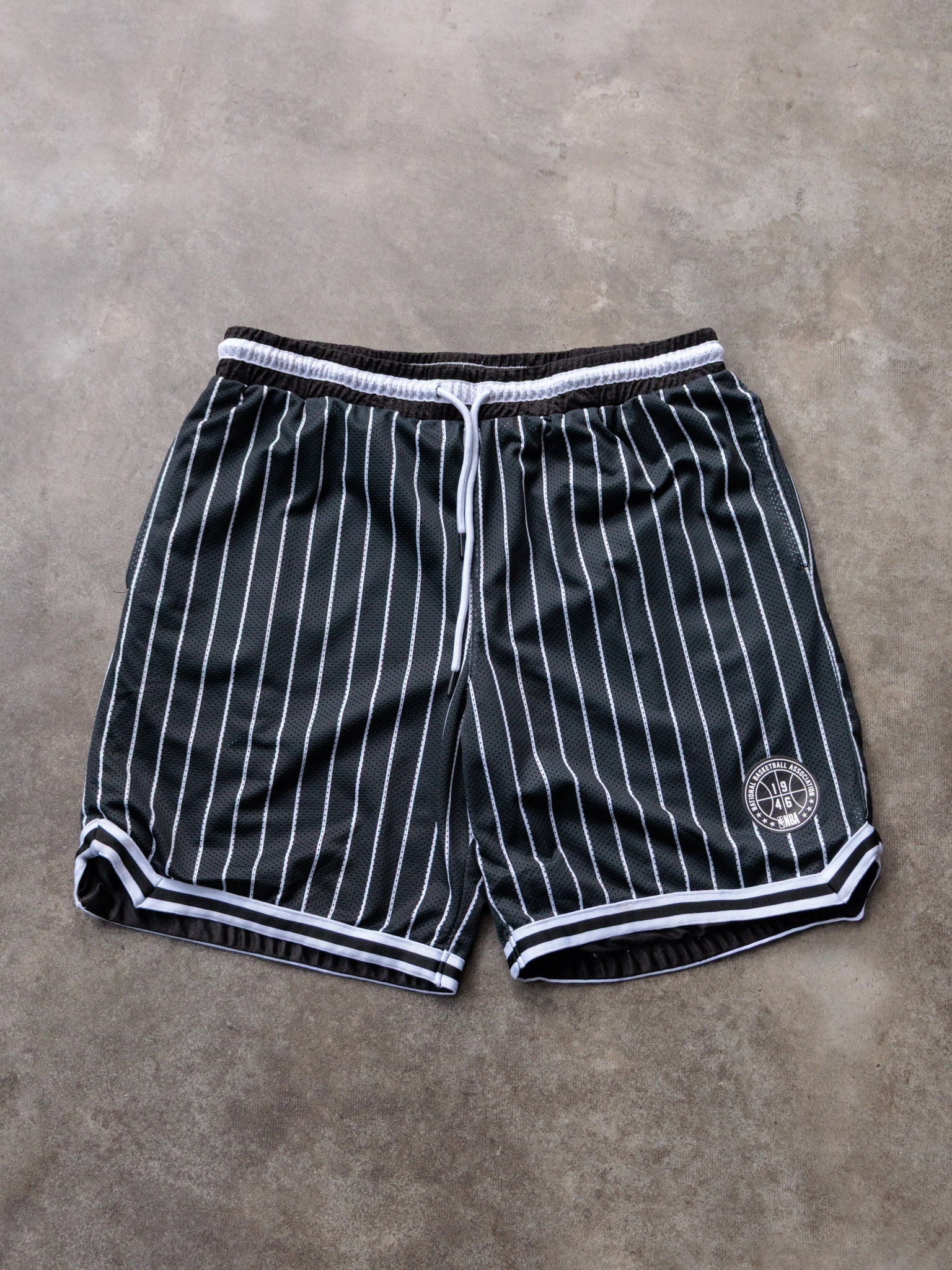 Vintage 00s Black Pinstripe NBA Basketball Shorts (XL)