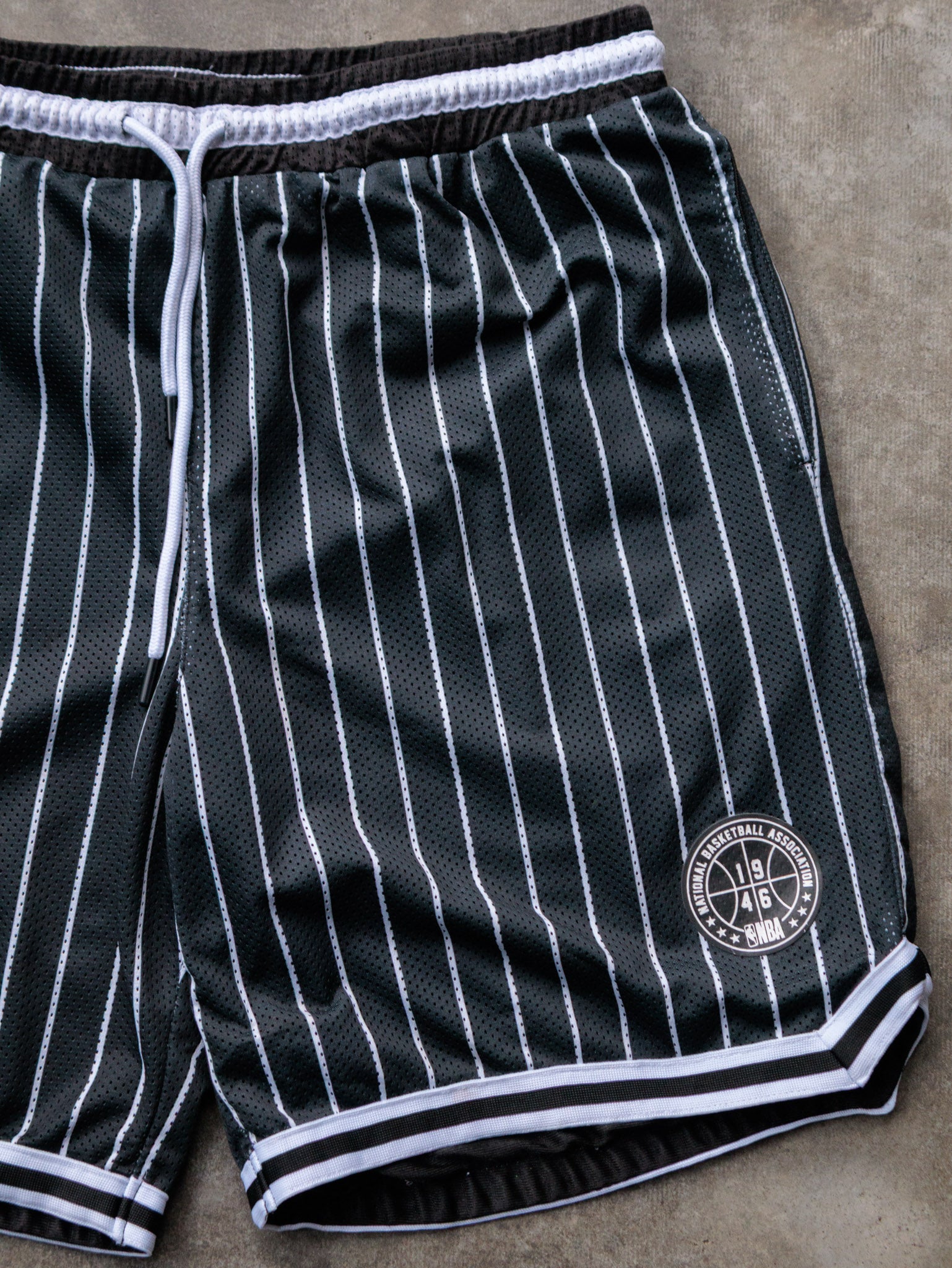 Vintage 00s Black Pinstripe NBA Basketball Shorts (XL)