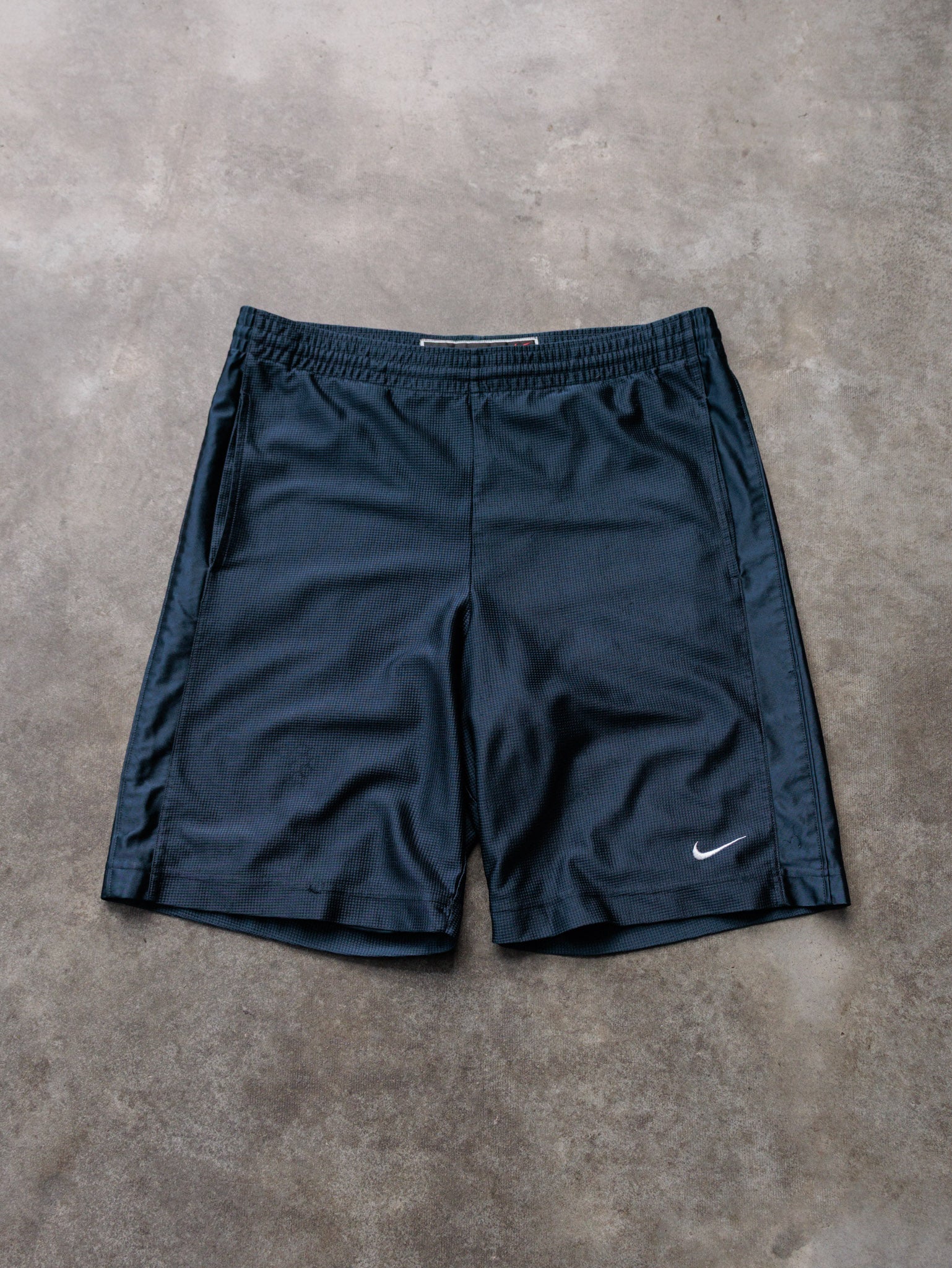 Vintage 00s Navy Nike Basketball Shorts (M)