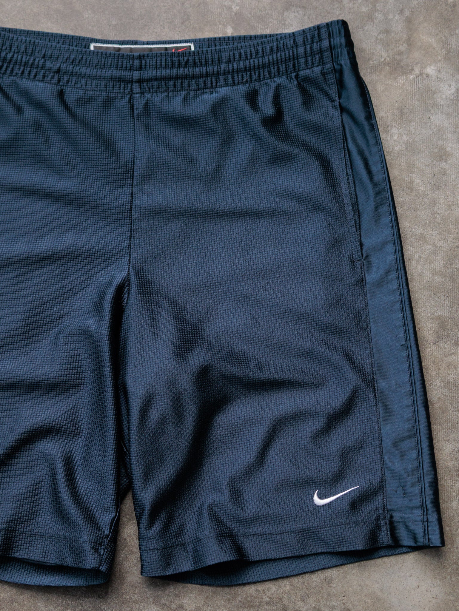 Vintage 00s Navy Nike Basketball Shorts (M)