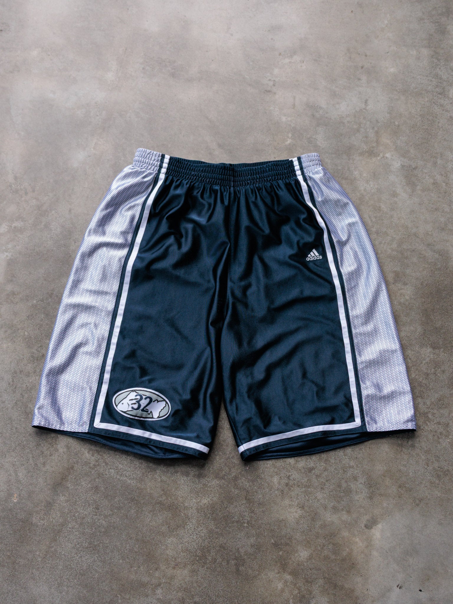 Vintage 00s Navy Adidas Shorts (XL)