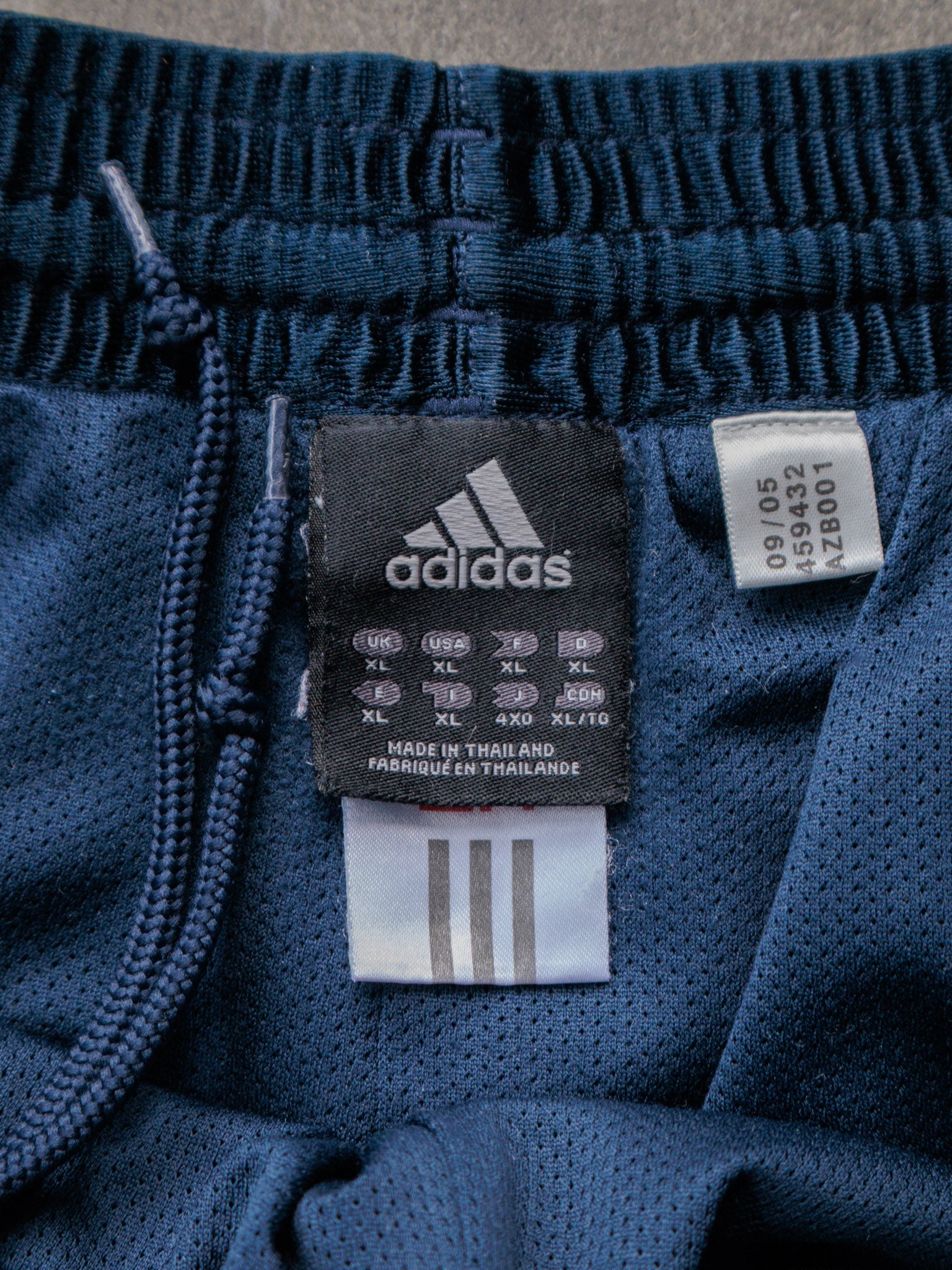 Vintage 00s Navy Adidas Shorts (XL)