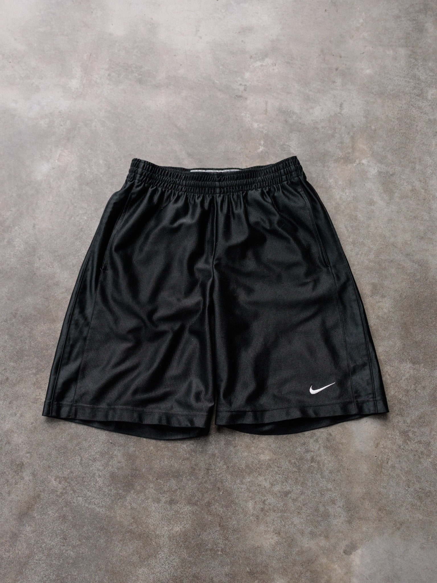 Vintage 00s Black Nike Basketball Shorts (M)