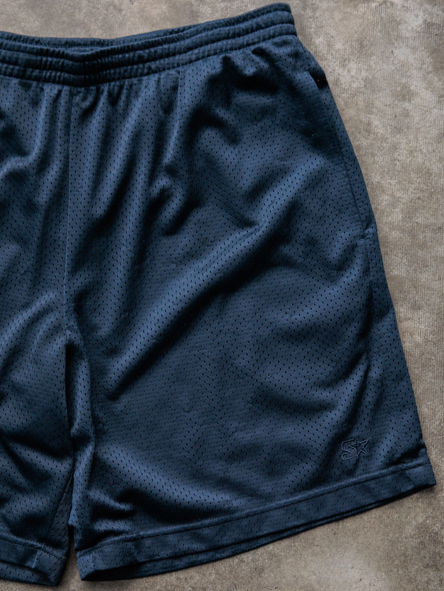 Vintage 00s Navy Starter Mesh Shorts (L)