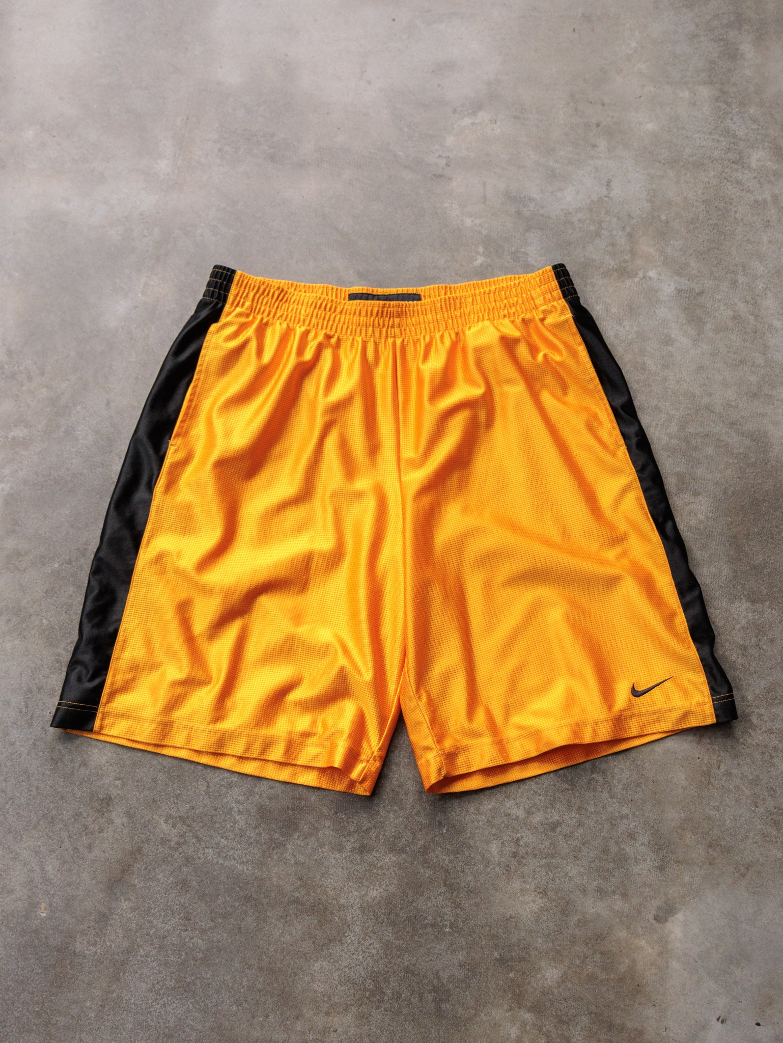 Vintage 00s Orange Nike Basketball Shorts (2XL)