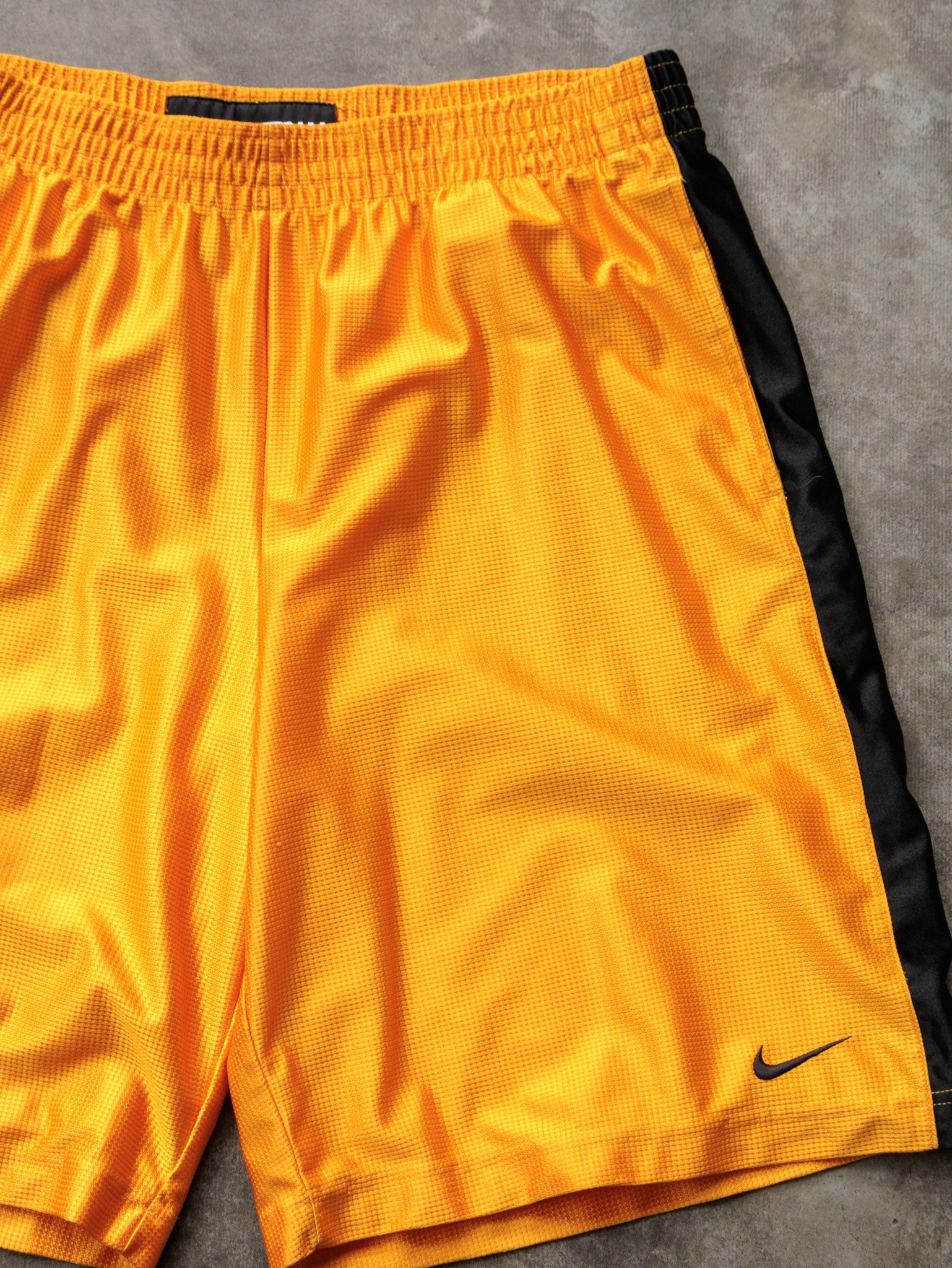 Vintage 00s Orange Nike Basketball Shorts (2XL)