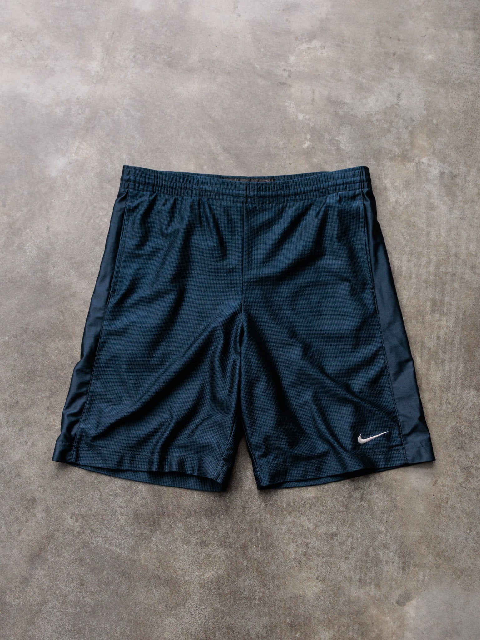 Vintage 00s Navy Nike Basketball Shorts (M)