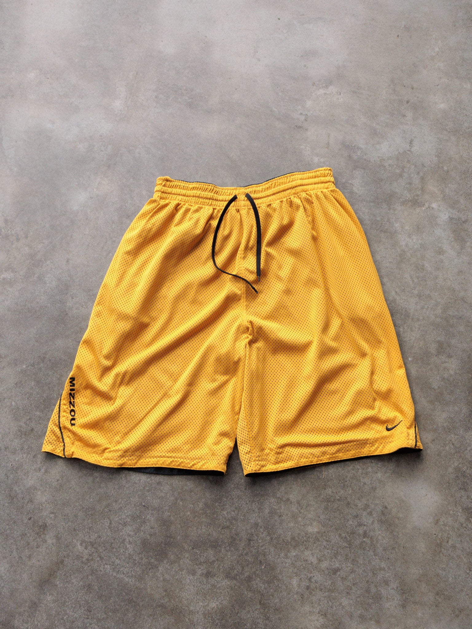Vintage Black & Yellow Nike Mizzou Tigers Reversible Basketball Shorts (-)