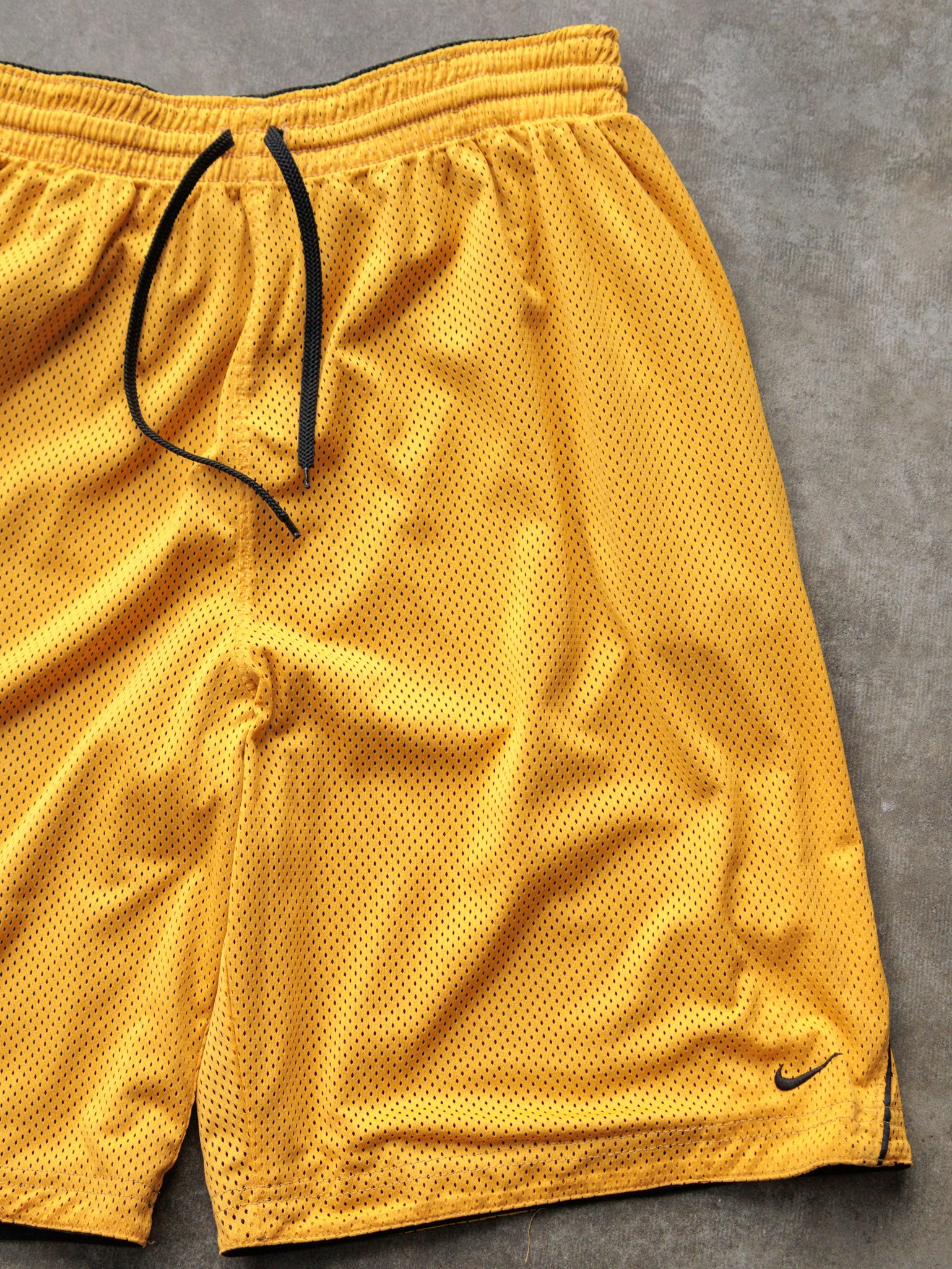 Vintage Black & Yellow Nike Mizzou Tigers Reversible Basketball Shorts (-)