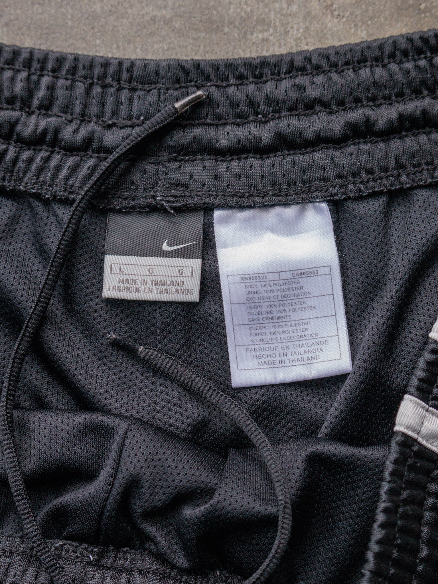 Vintage 00s Black Nike Mesh Shorts (L)