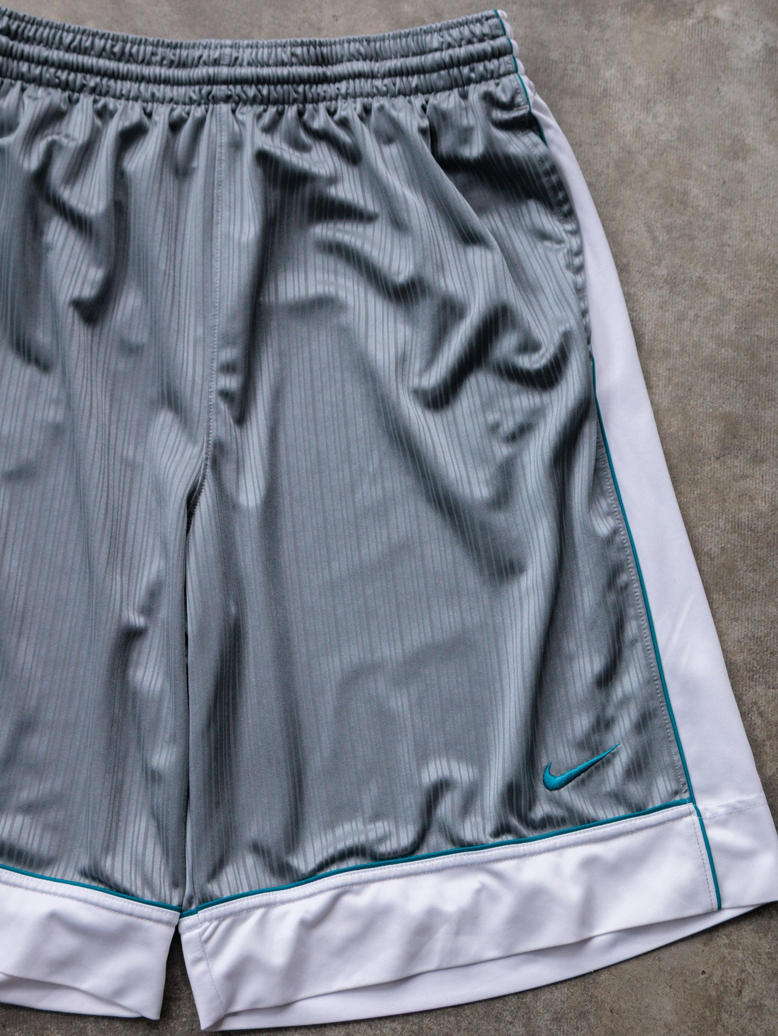 Vintage 00s Grey Nike Shorts (XL)