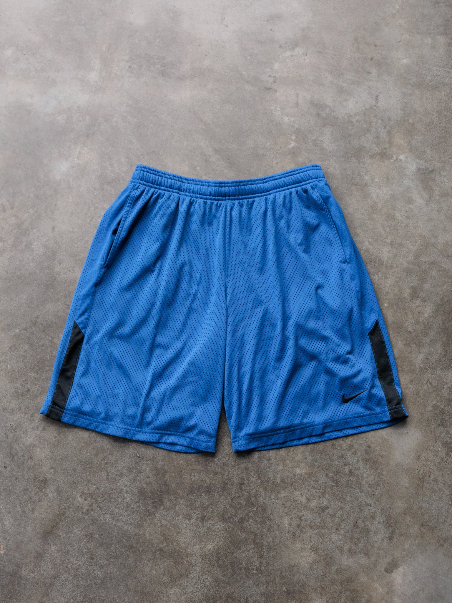 Vintage 00s Blue Nike Mesh Shorts (L)
