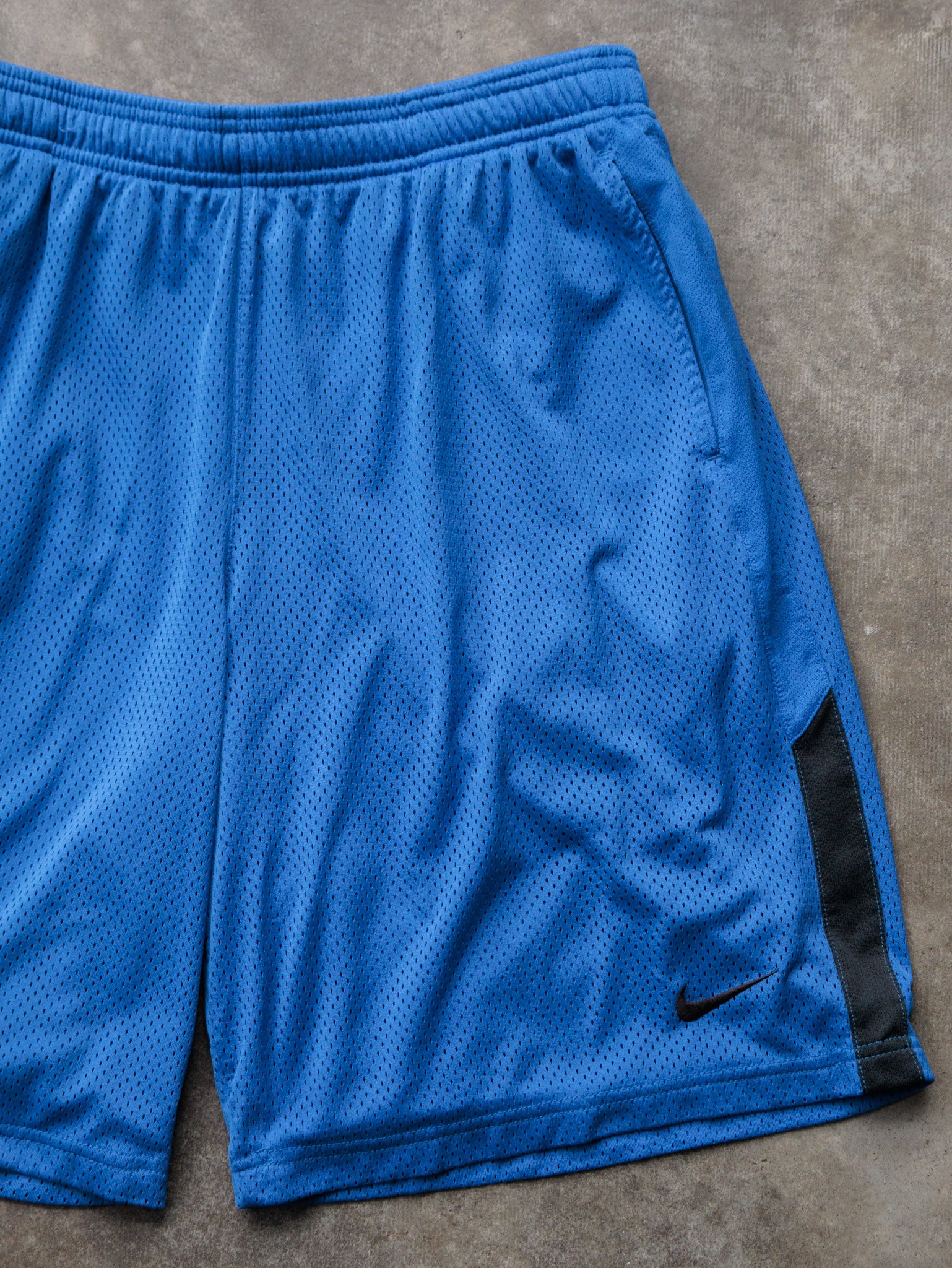 Vintage 00s Blue Nike Mesh Shorts (L)