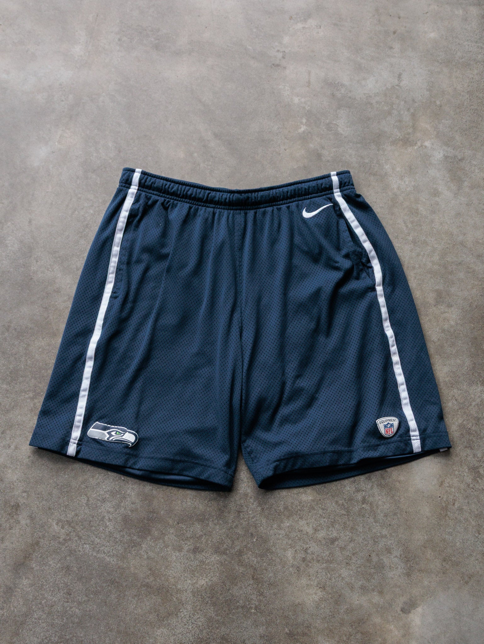 Vintage 00s Navy Nike Seattle Seahawks Mesh Shorts (L)