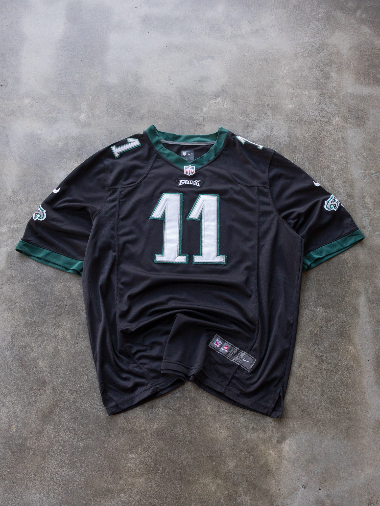 Vintage Nike Philadelphia Eagles Carson Wentz NFL Jersey (2XL)