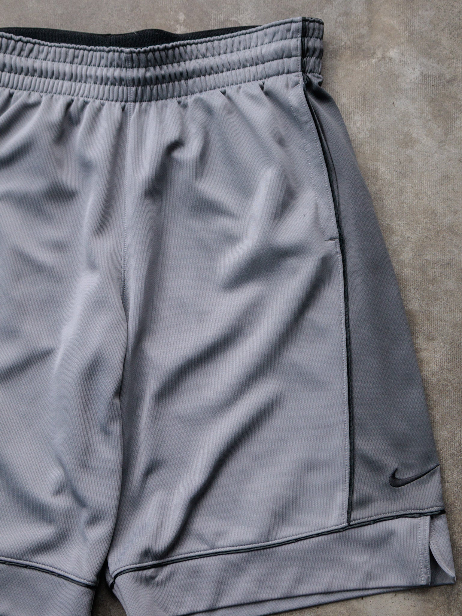 Vintage 00s Grey Nike Shorts (M)
