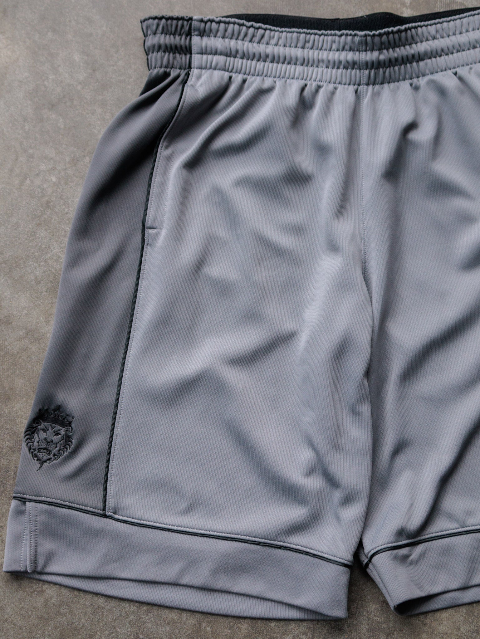 Vintage 00s Grey Nike Shorts (M)