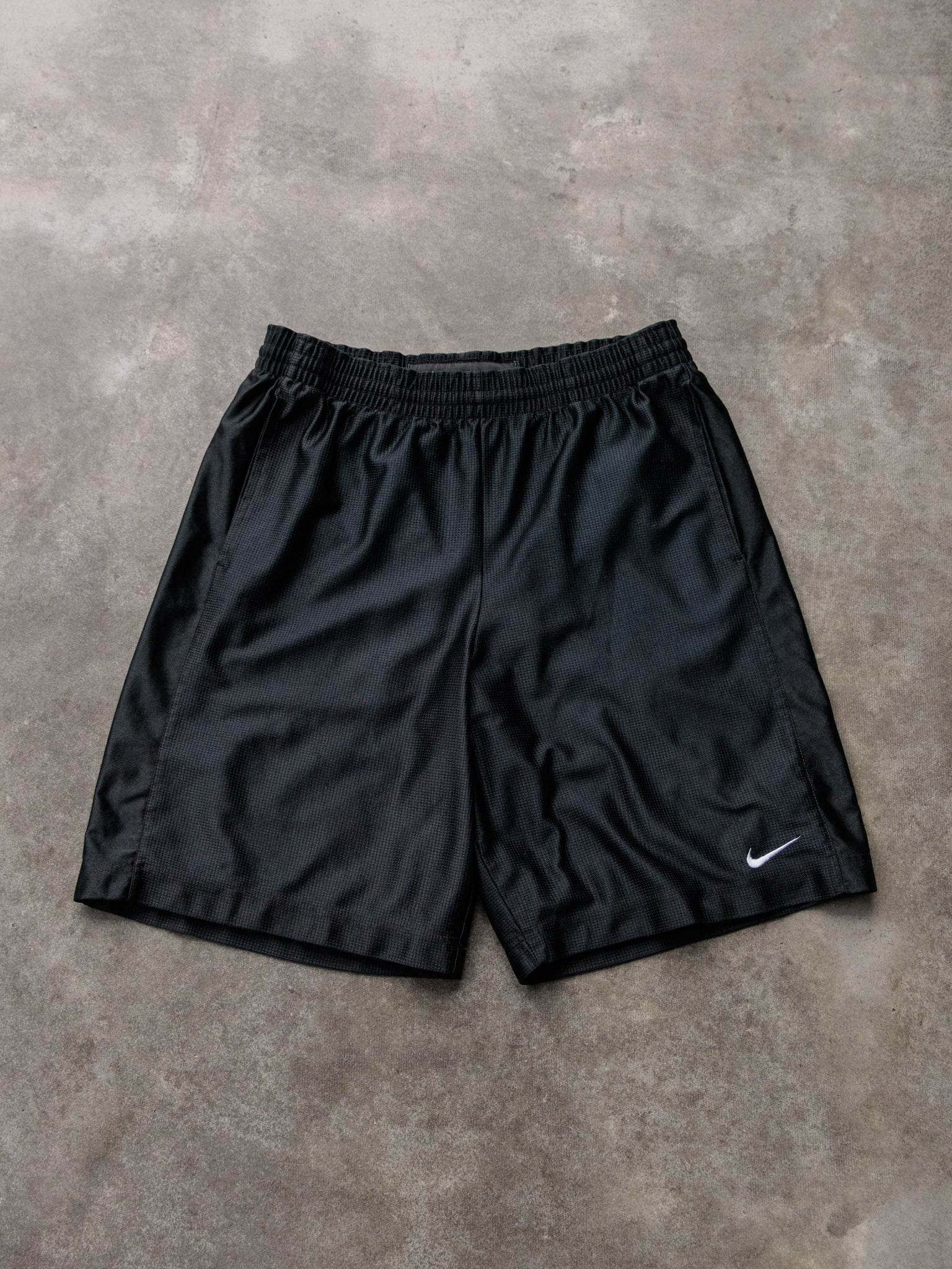 Vintage 00s Black Nike Basketball Shorts (L)