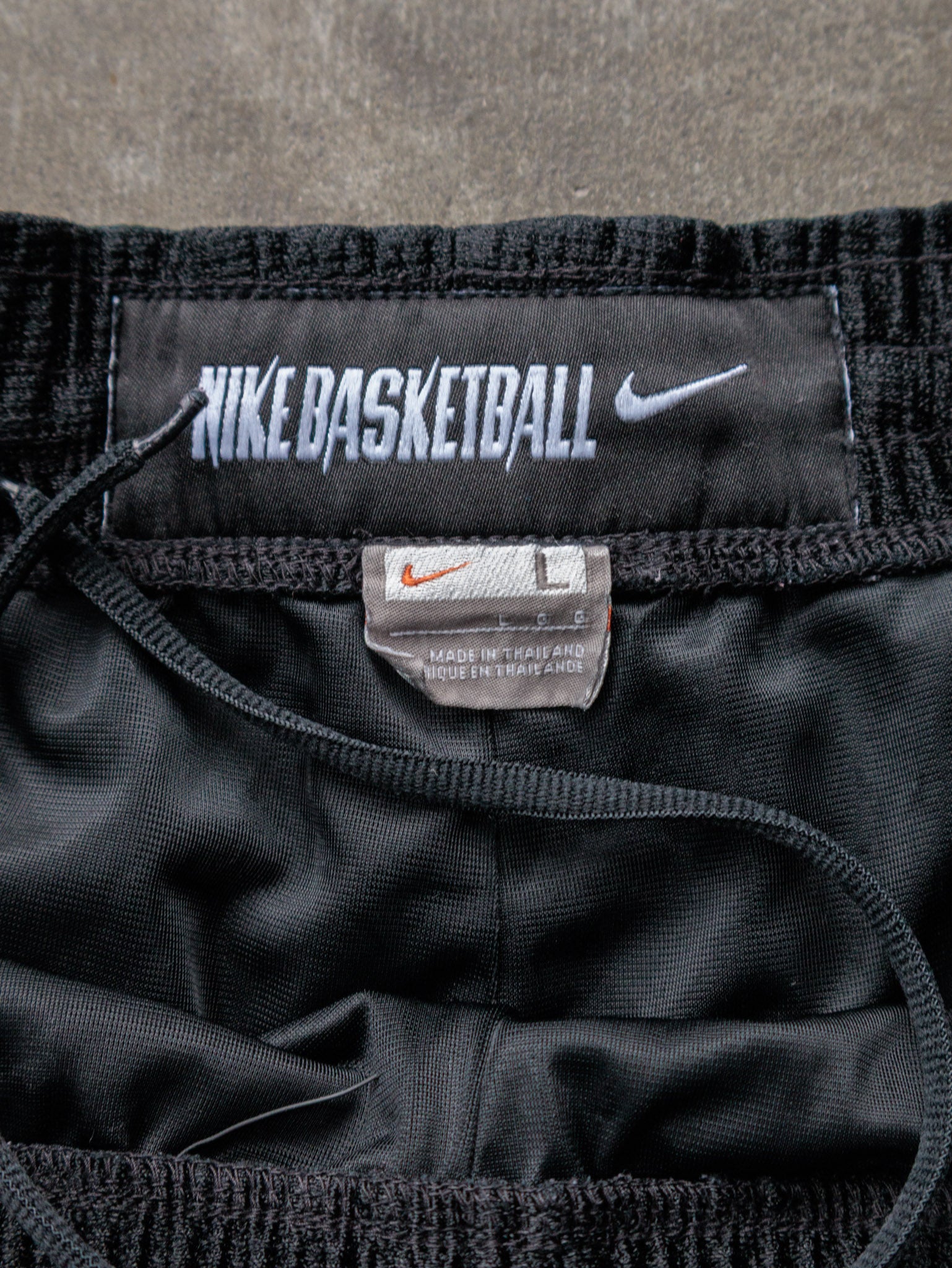 Vintage 00s Black Nike Basketball Shorts (L)