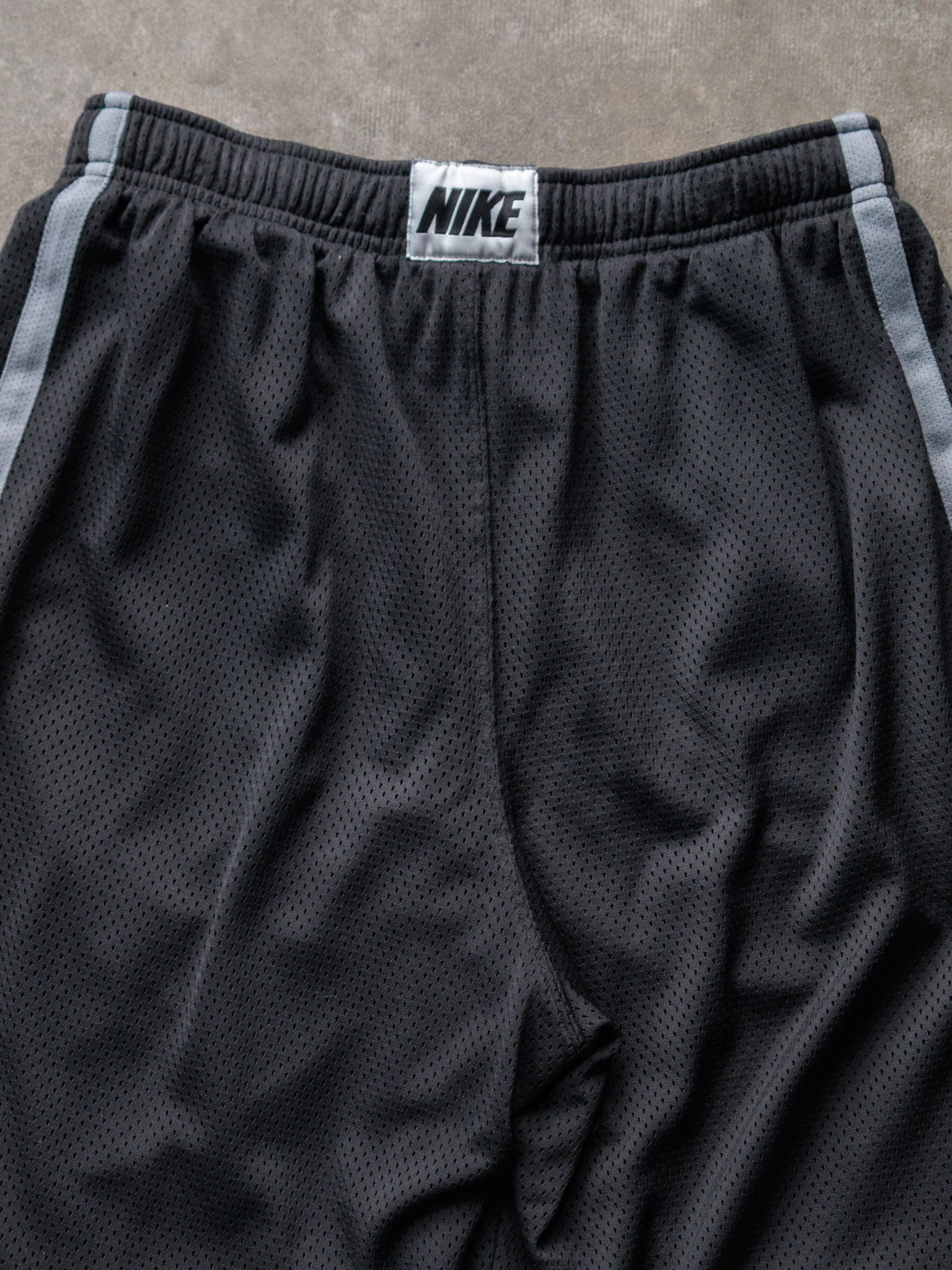 Vintage 00s Black Nike Mesh Shorts (M)