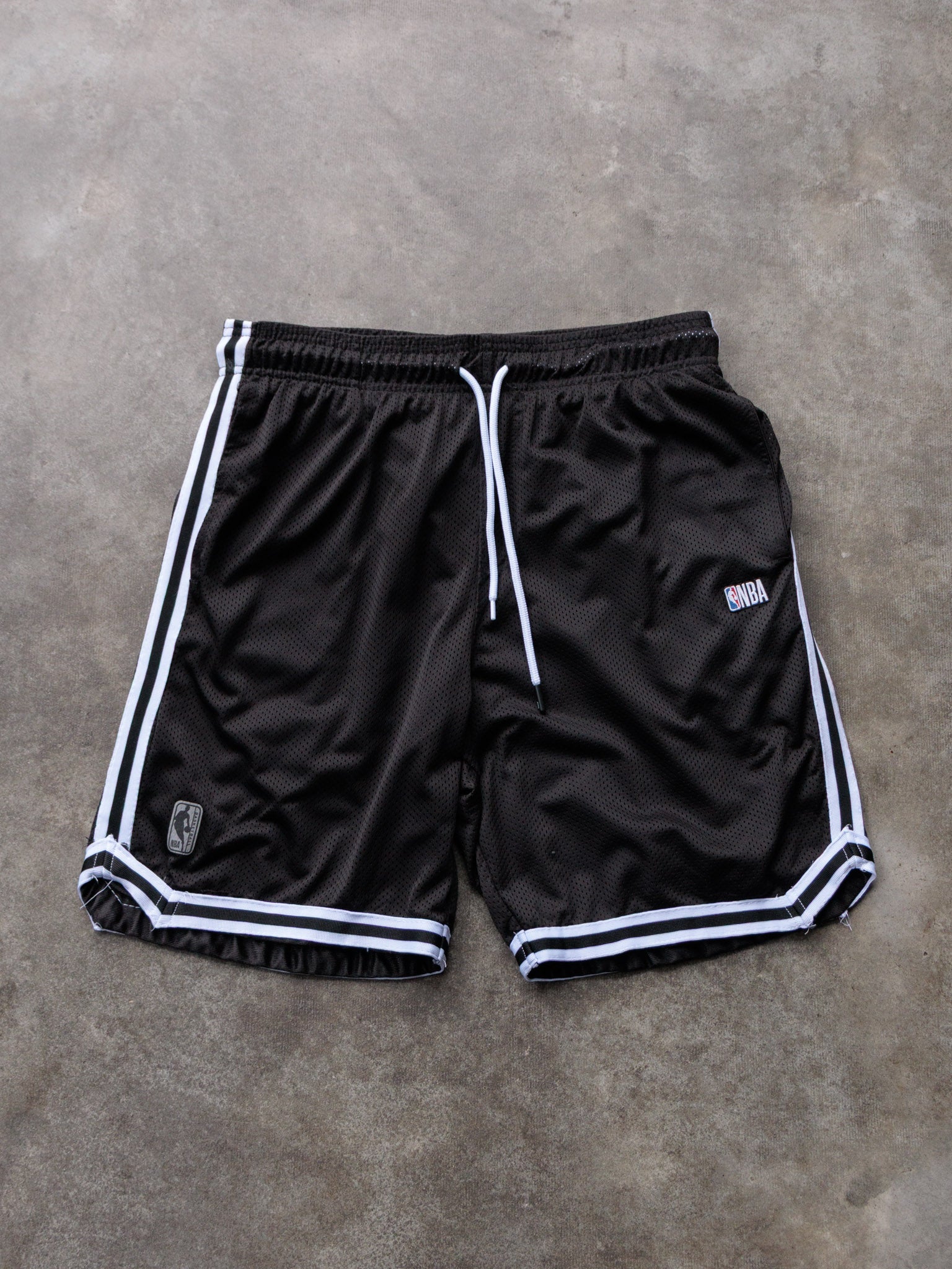 Vintage 00s Black NBA Mesh Basketball Shorts (M)