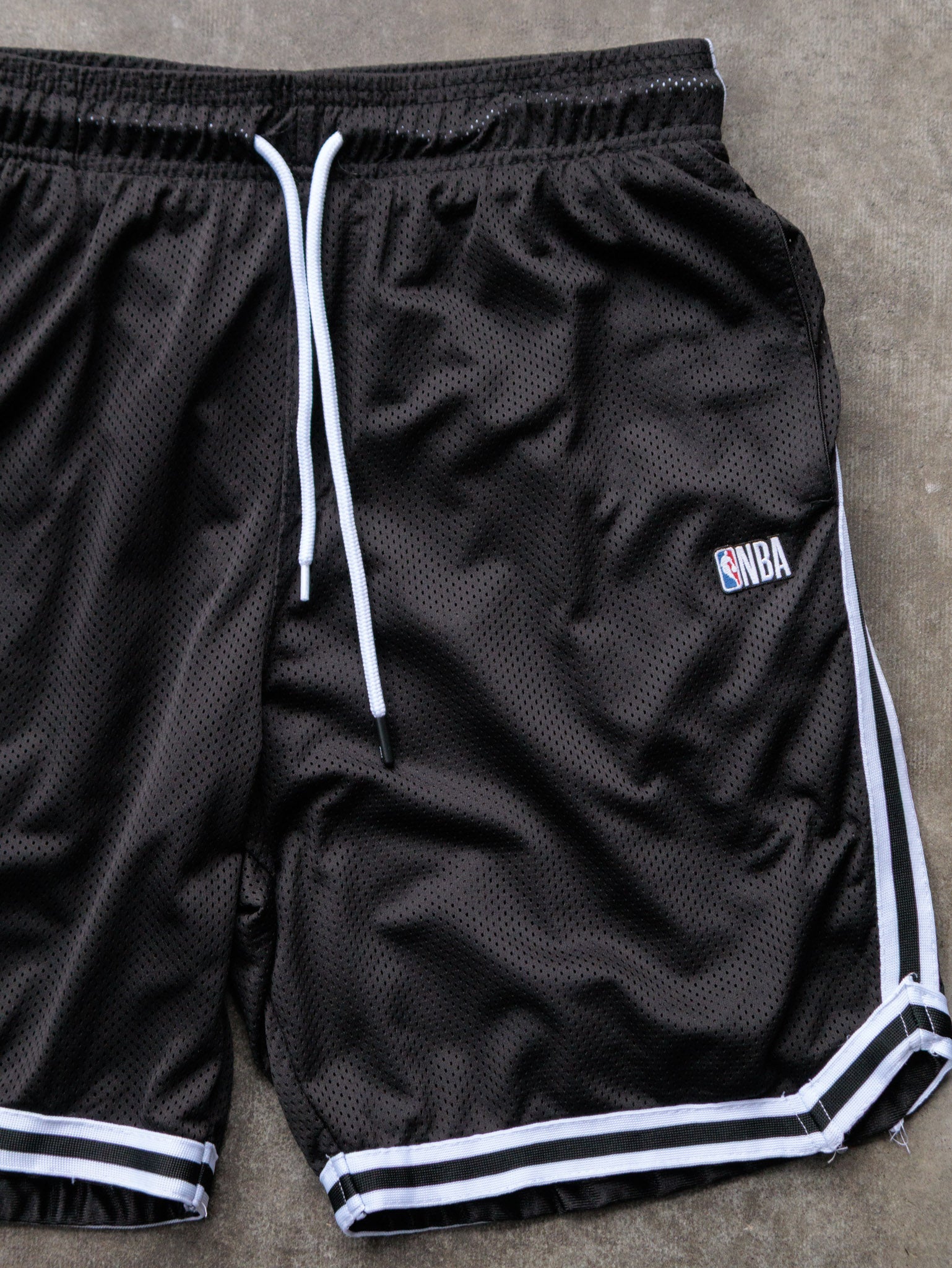 Vintage 00s Black NBA Mesh Basketball Shorts (M)
