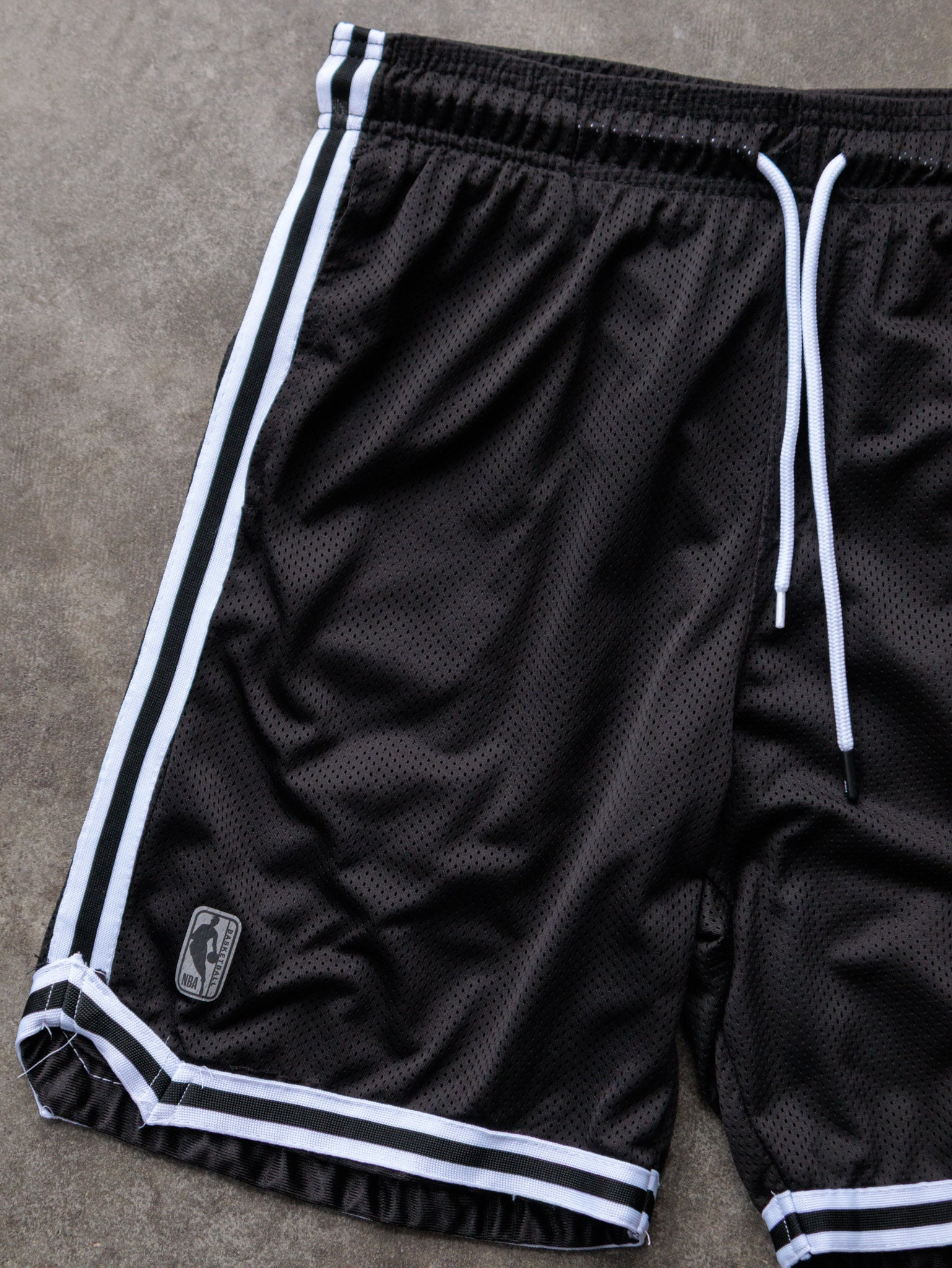 Vintage 00s Black NBA Mesh Basketball Shorts (M)