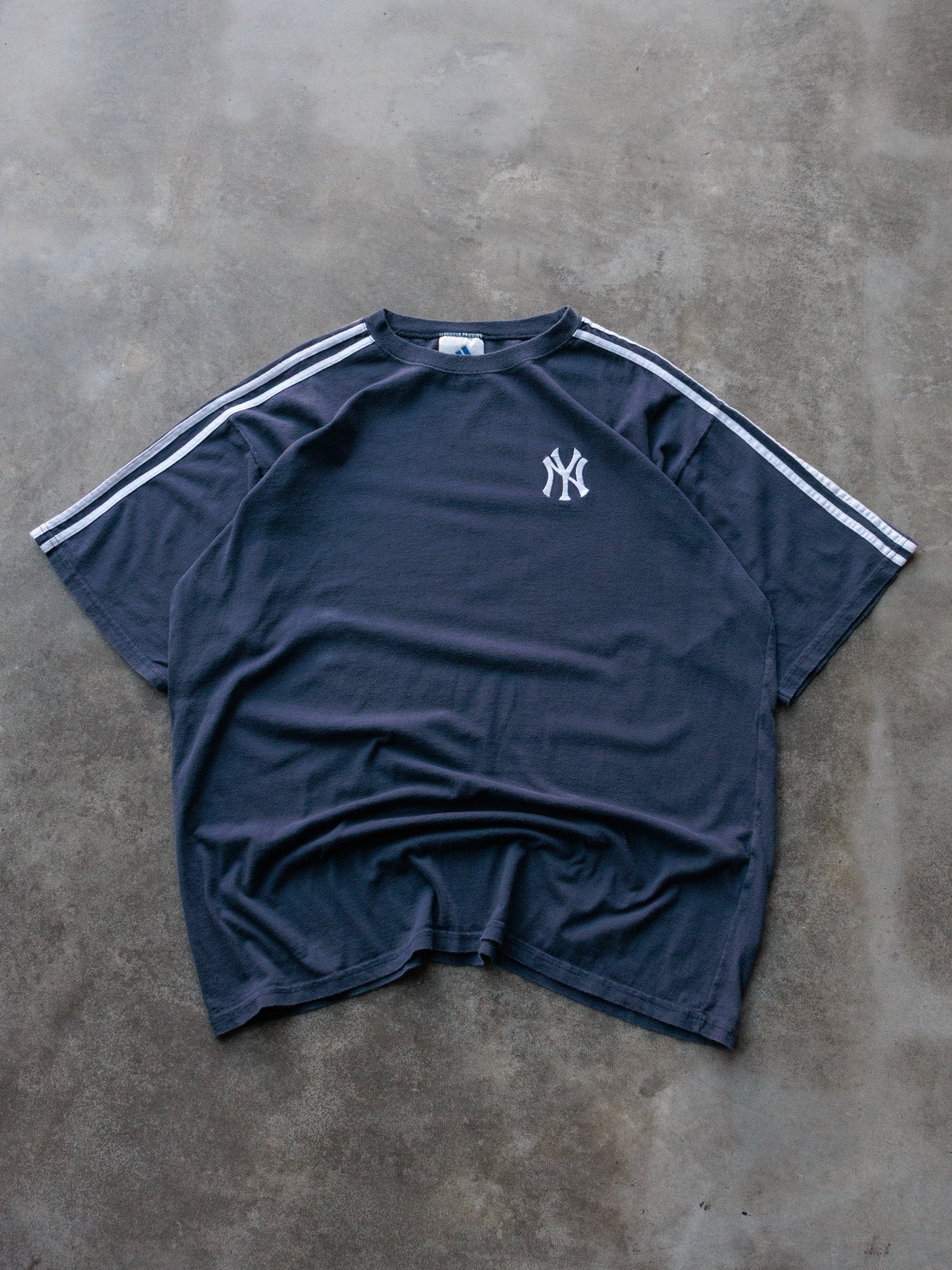 Vintage 00s Navy New York Yankees Tee (XL)