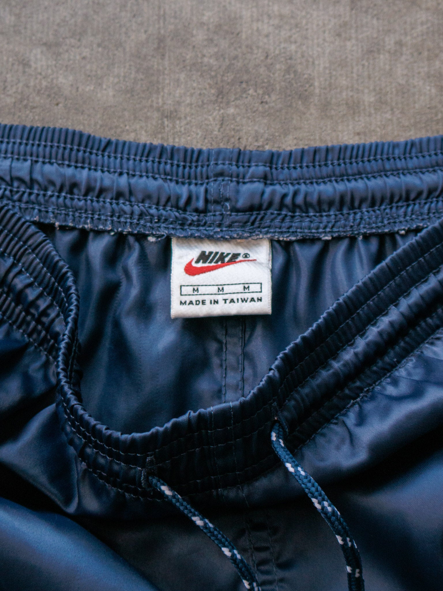 Vintage 90s Navy Nike Shorts (M)