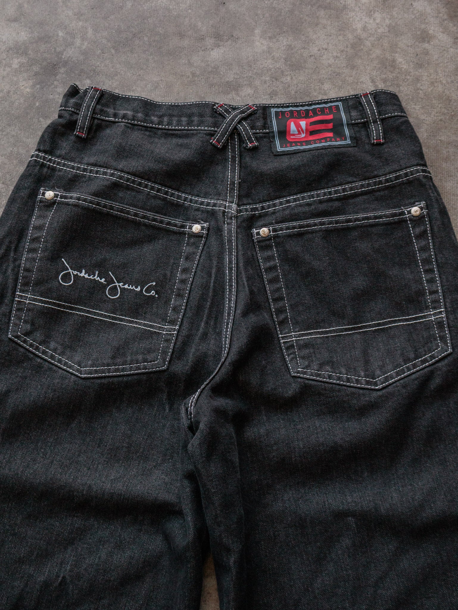 Vintage 00s Black Jordache Shorts (W29)