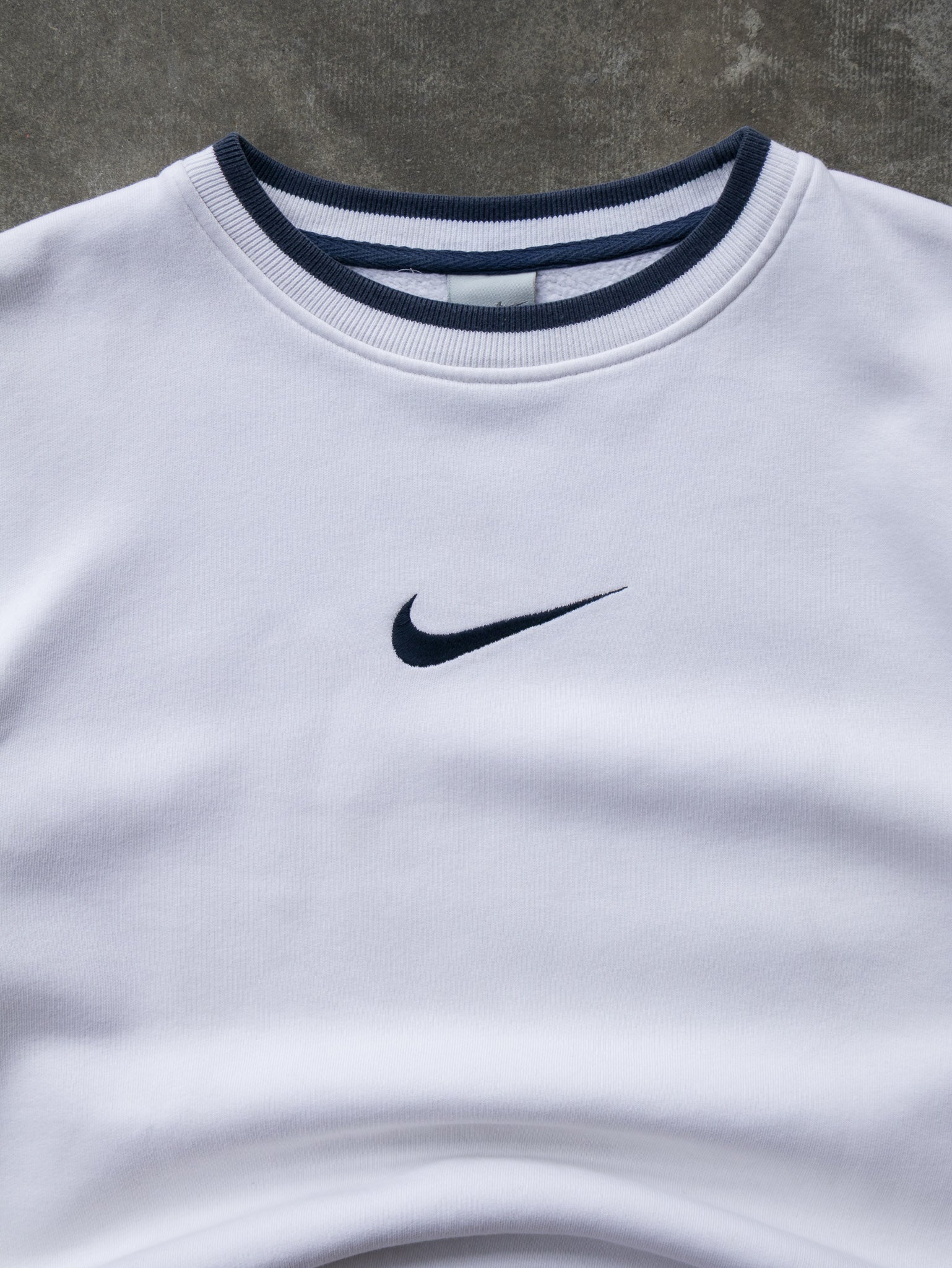 Vintage 00s White Nike Center Swoosh Sweatshirt (M)