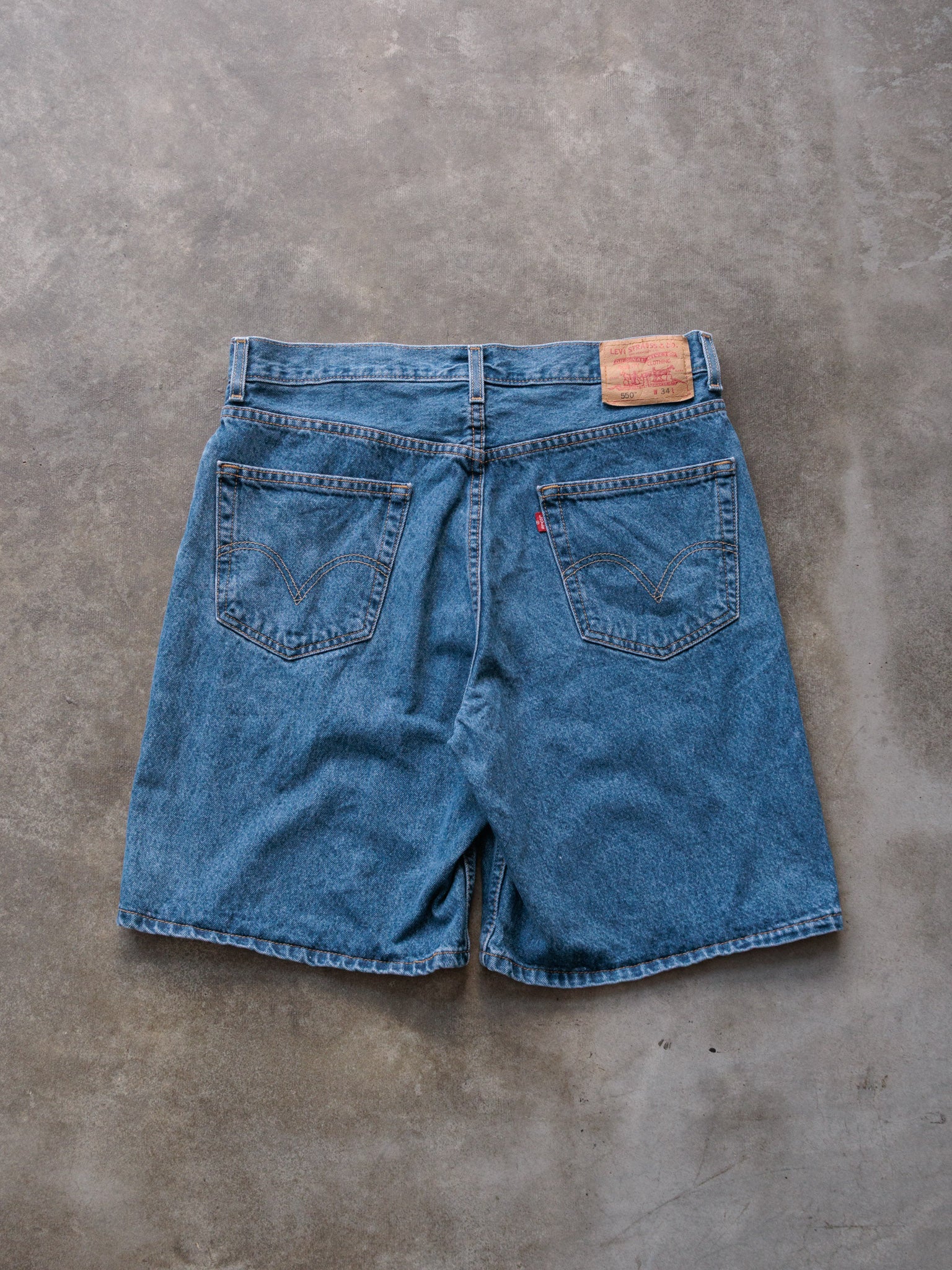 Vintage 00s Blue Levi's 550 Denim Shorts (W34)