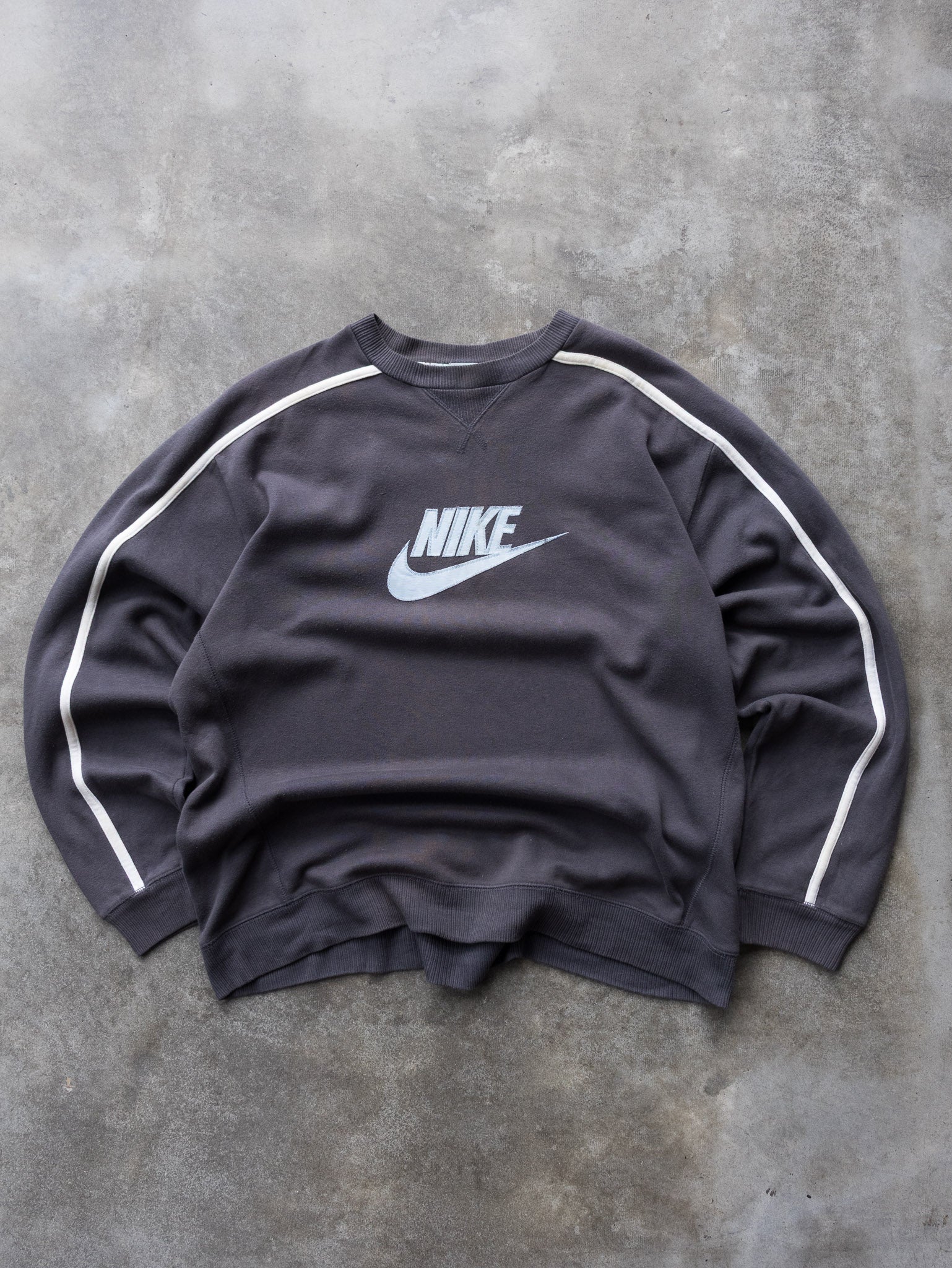 Vintage 00s Charcoal Nike Logo Sweatshirt (XL)
