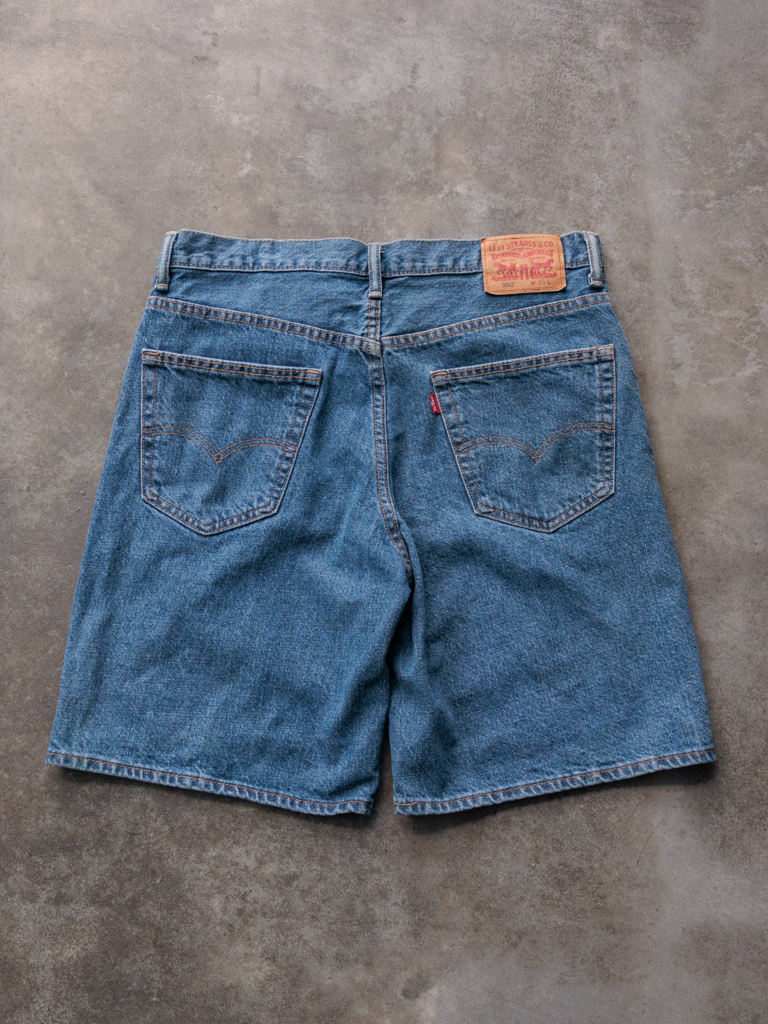 Vintage 00s Blue Levi's 550 Denim Shorts (W36)