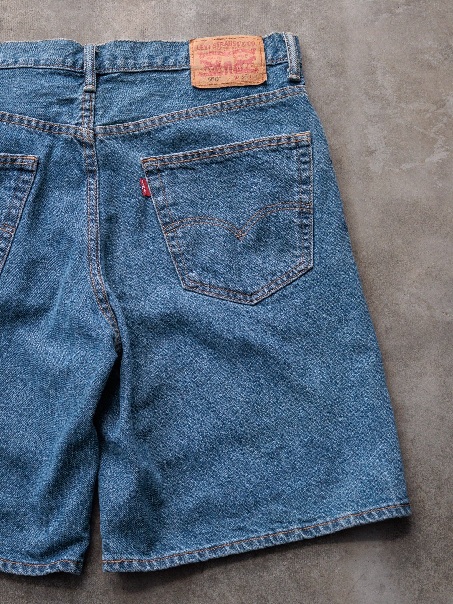 Vintage 00s Blue Levi's 550 Denim Shorts (W36)