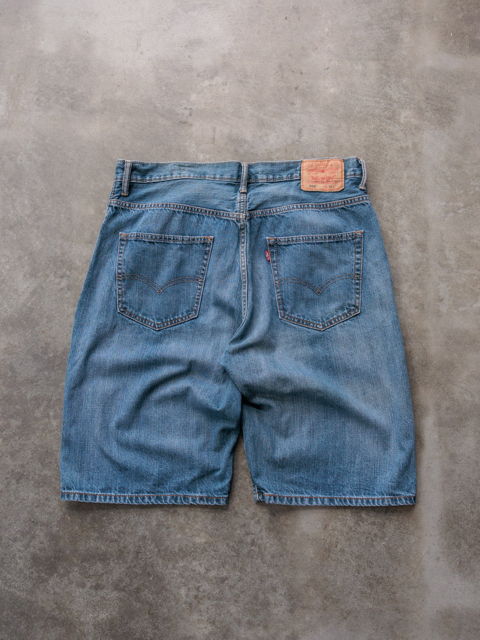 Vintage 00s Blue Levi's 569 Denim Shorts (W36)