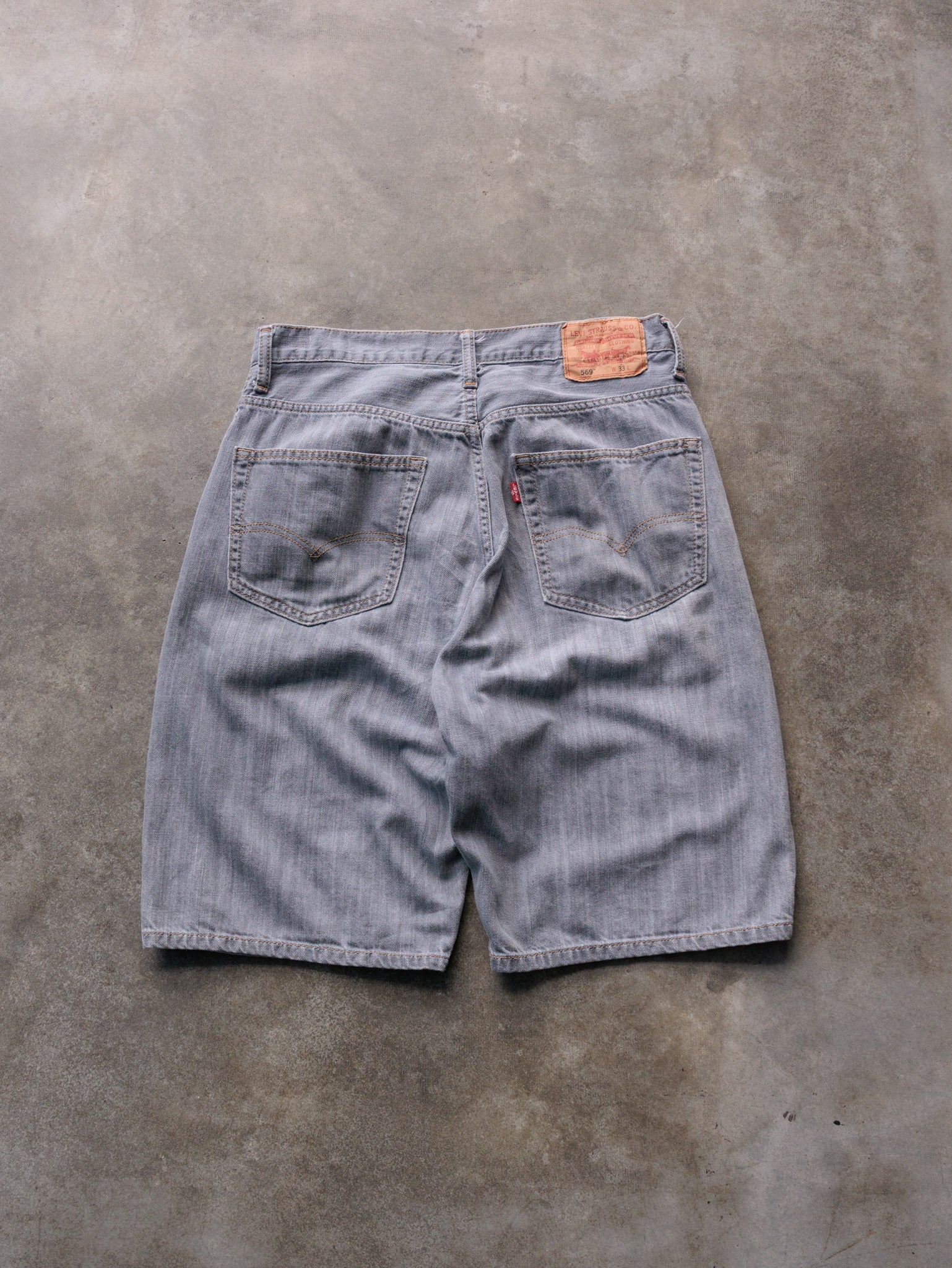 Vintage 00s Grey Levi's 569 Denim Shorts (W33)
