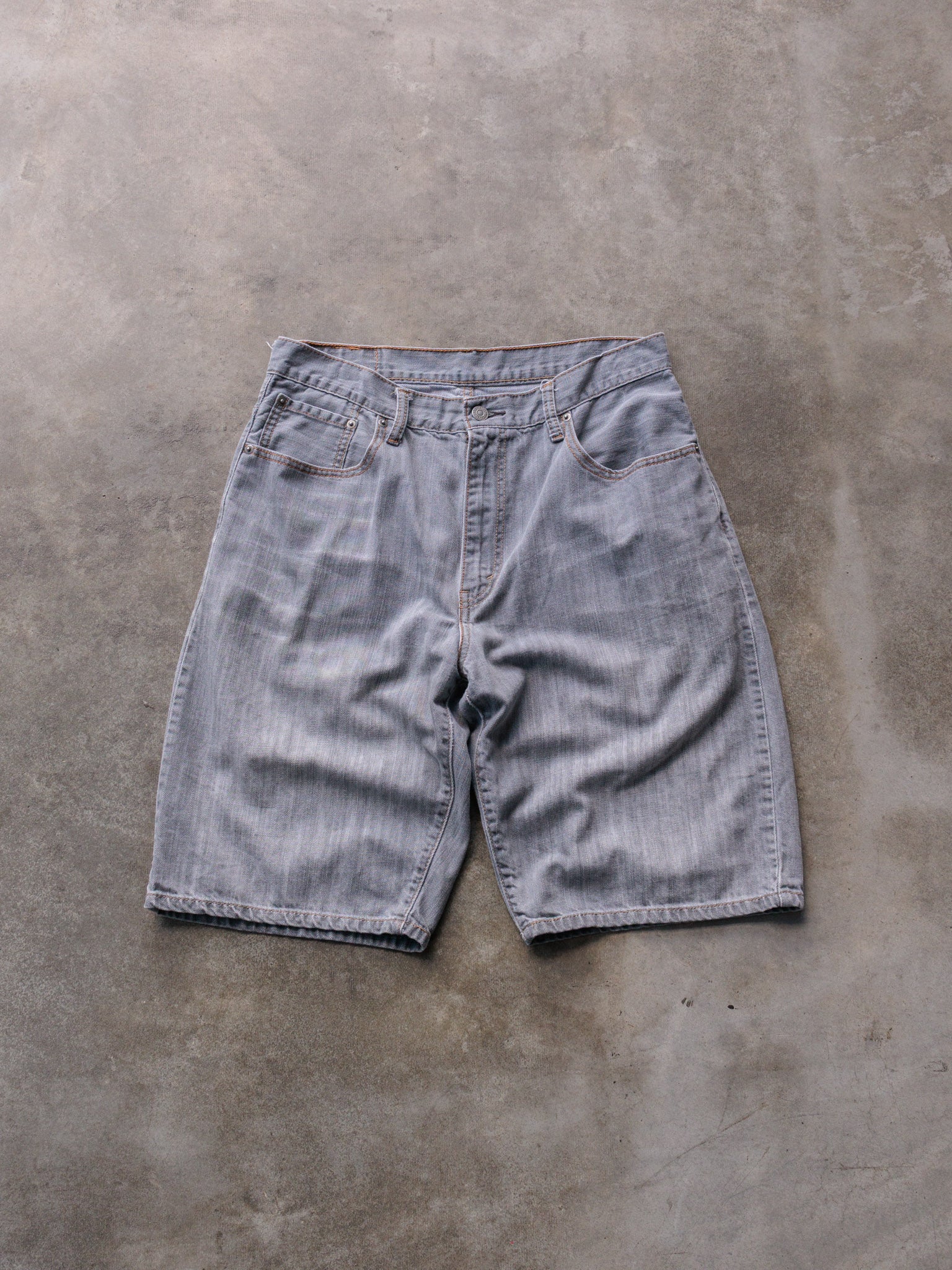 Vintage 00s Grey Levi's 569 Denim Shorts (W33)