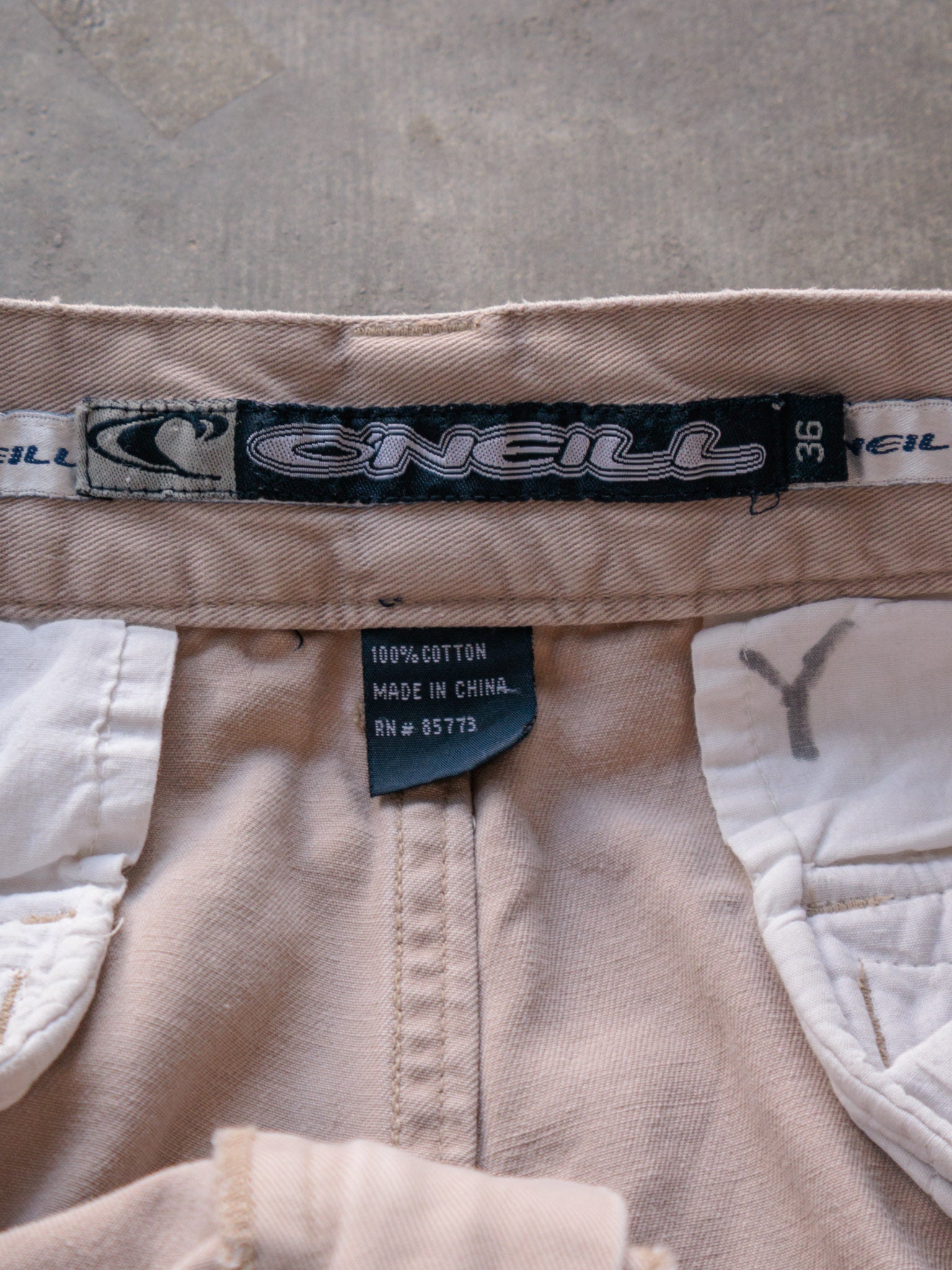 Vintage 00s Beige O'Neill Cargo Shorts (W36)