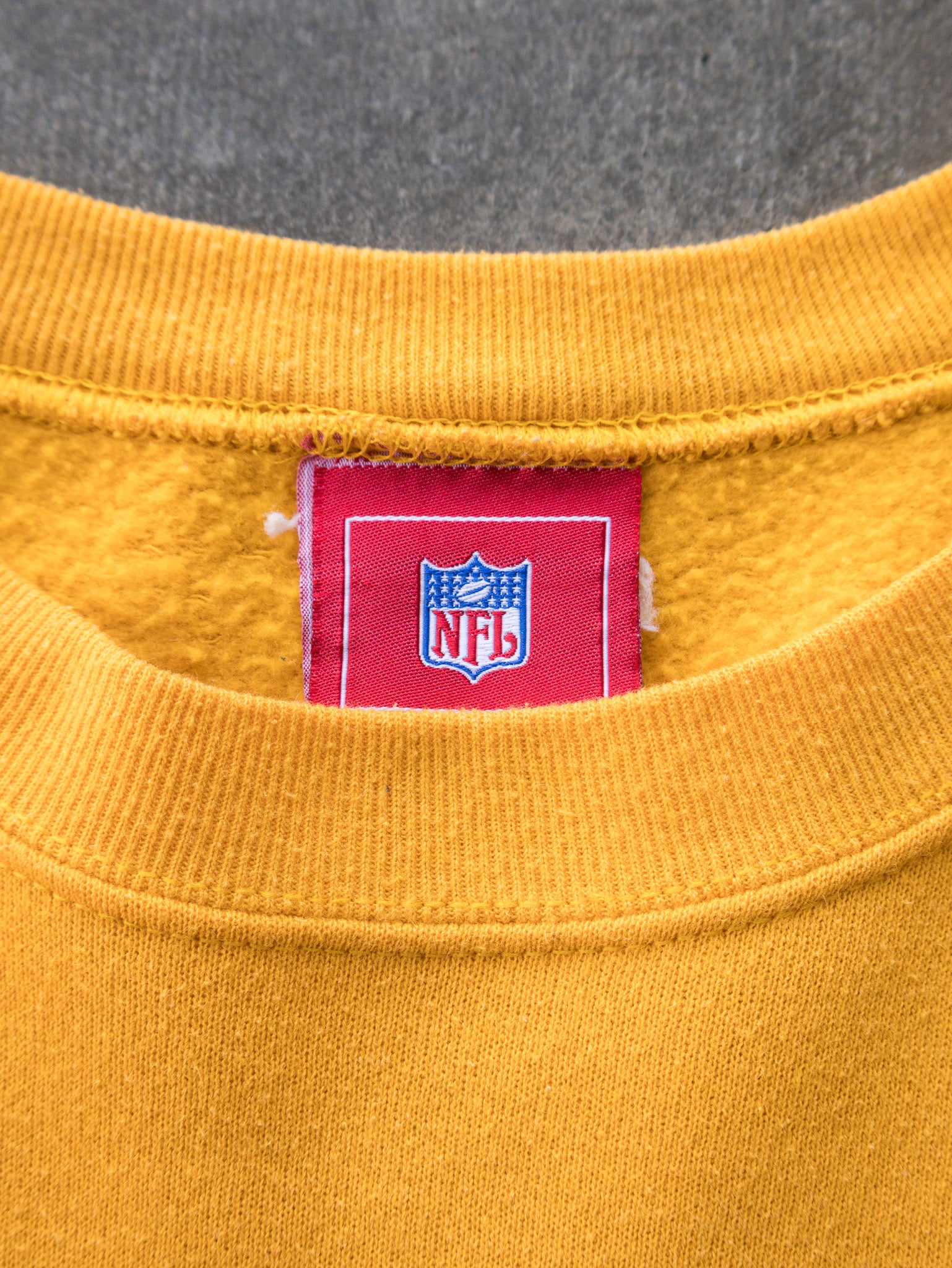 Vintage Yellow Pittsburgh Steelers Sweatshirt (XL)